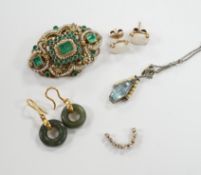 Sundry jewellery including a 19th century Austro-Hungarian gilt white metal, emerald and seed