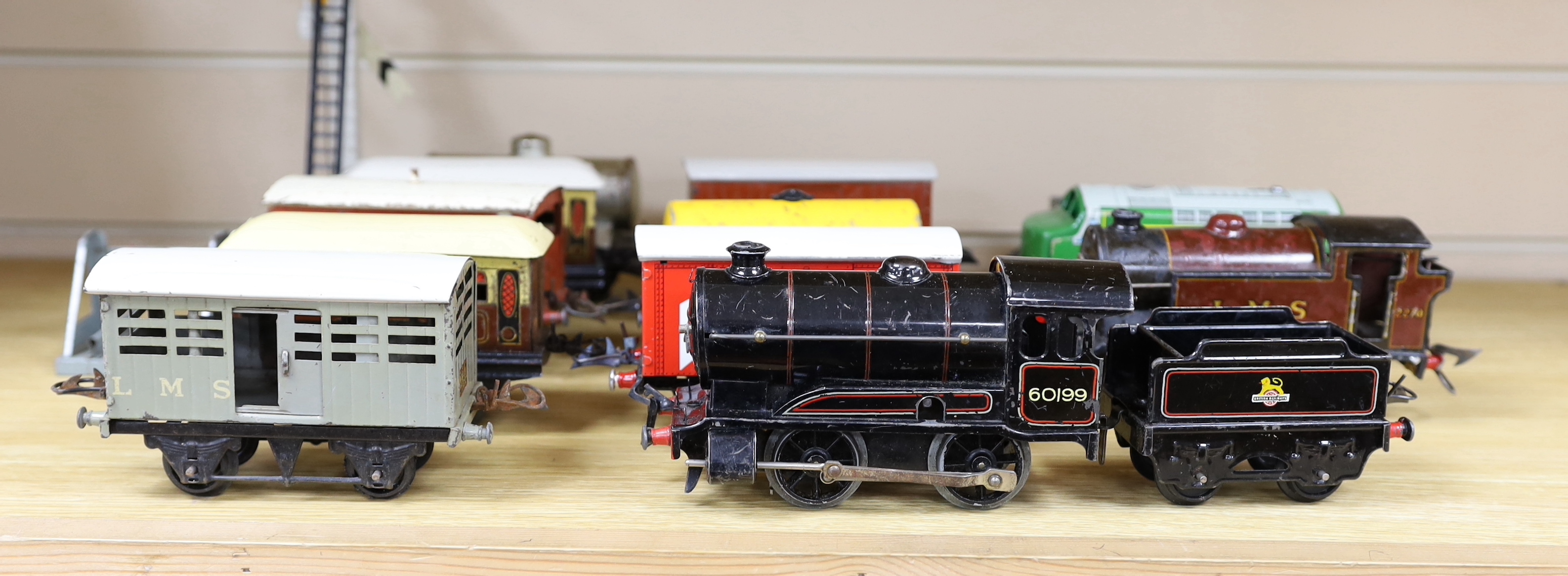 Thirteen Hornby 0 gauge tinplate items including; a clockwork 0-4-0 tender loco, 60199, a 20v - Image 2 of 5