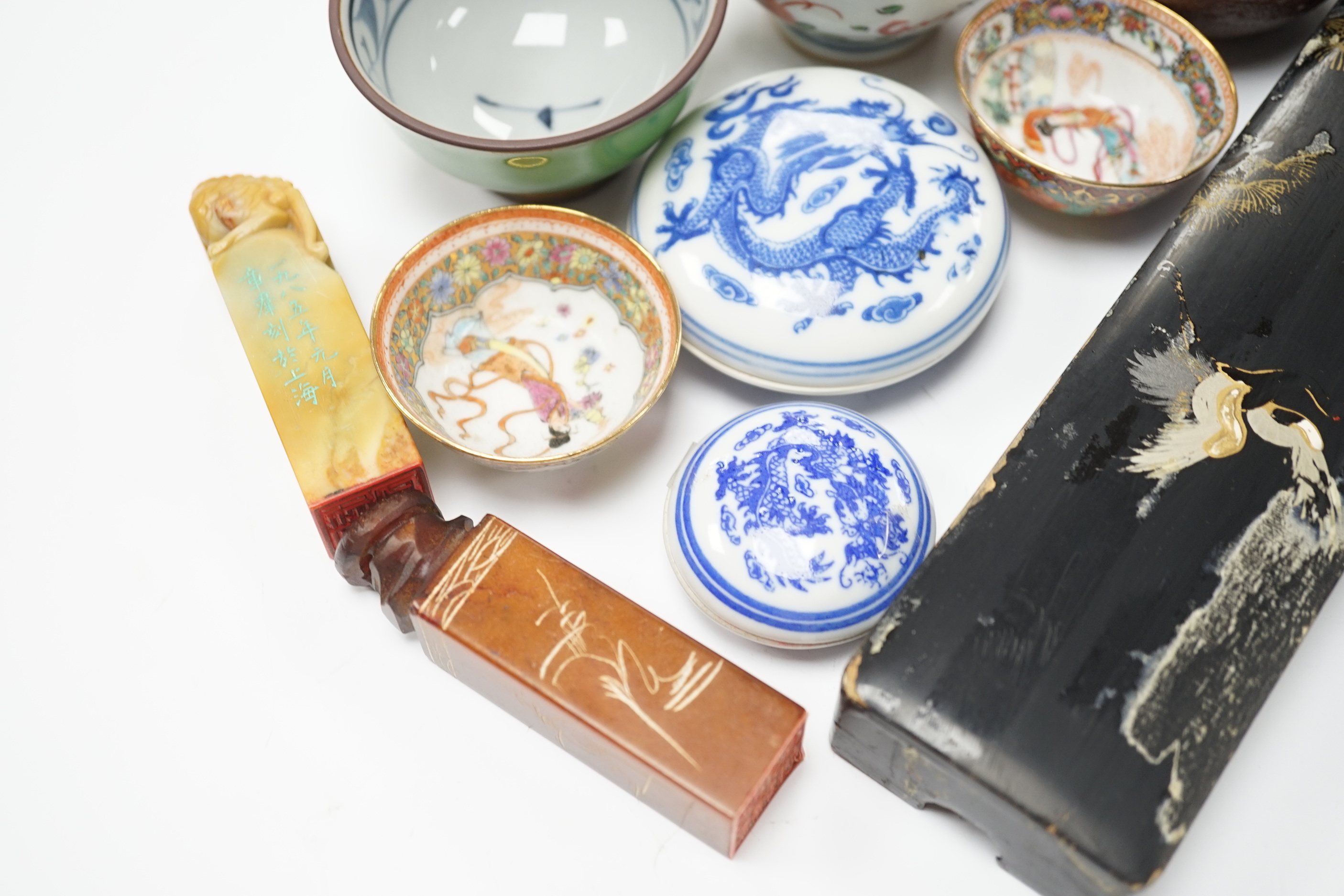 A group of Chinese and Japanese ceramics and works of art including two carved seals and tea bowls - Image 2 of 7