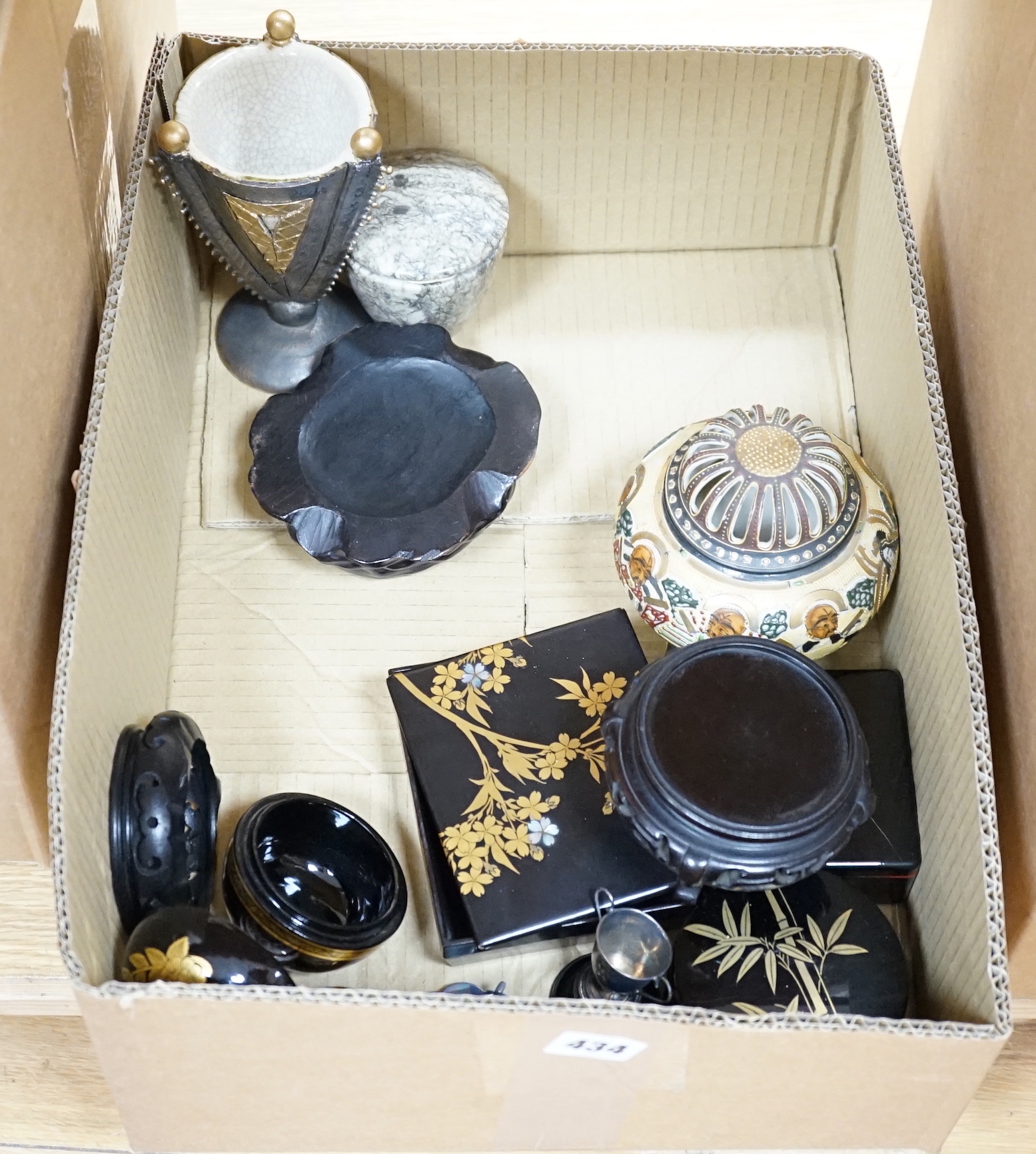 A quantity of various collectables including Japanese porcelain, plated wares, studio pottery etc. - Image 2 of 10