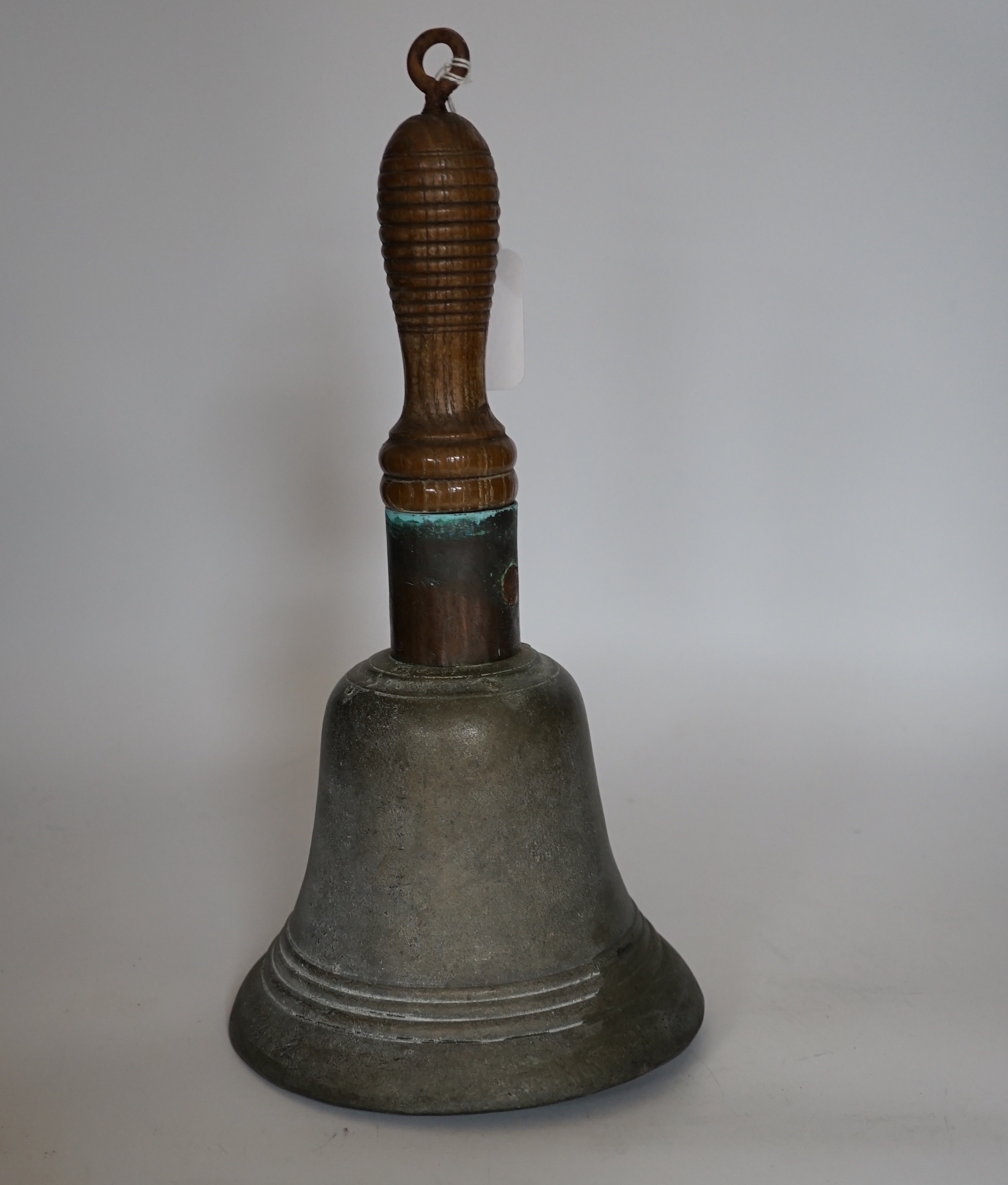 A bronze handbell with wooden handle, 31cm - Image 4 of 6