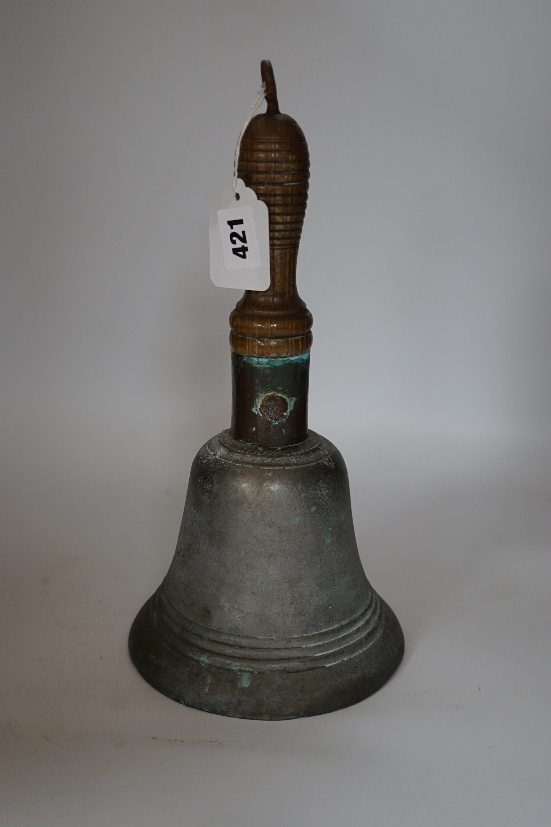 A bronze handbell with wooden handle, 31cm - Image 2 of 6