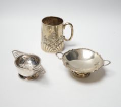 An Edwardian embossed silver christening mug, Birmingham, 1903, height 8cm, together with a silver
