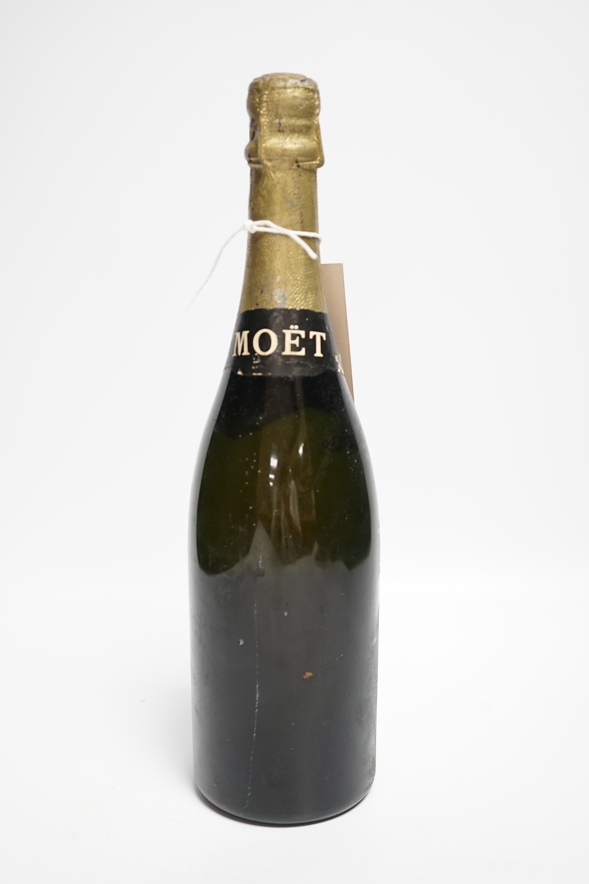 A bottle of Moet et Chandon champagne - Image 3 of 6