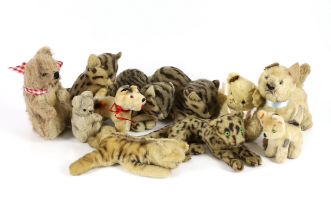 Eight animals and four jungle toys (12)
