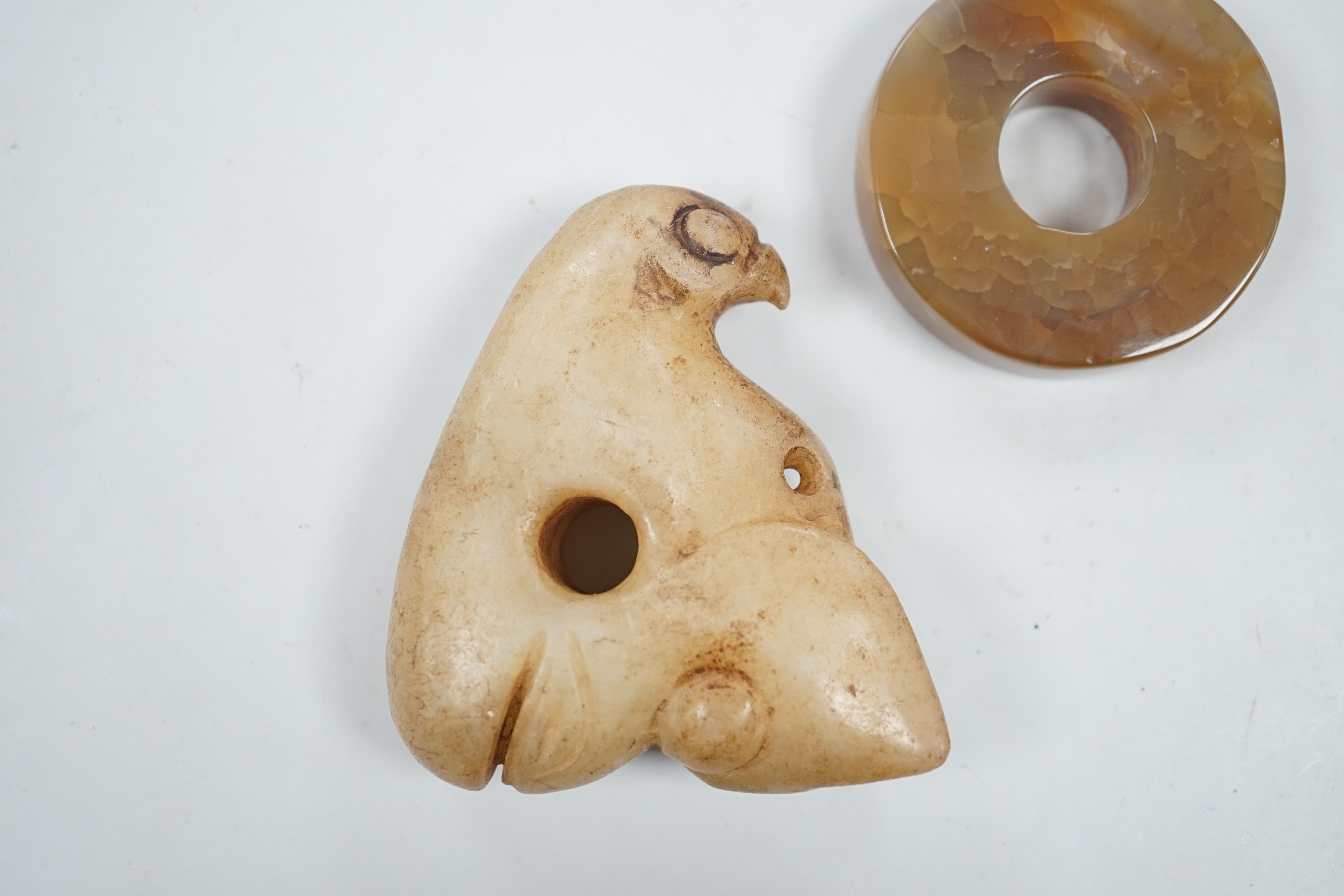 A Chinese agate bi disc and an archaistic jade eagle, 8.5cm - Image 3 of 5