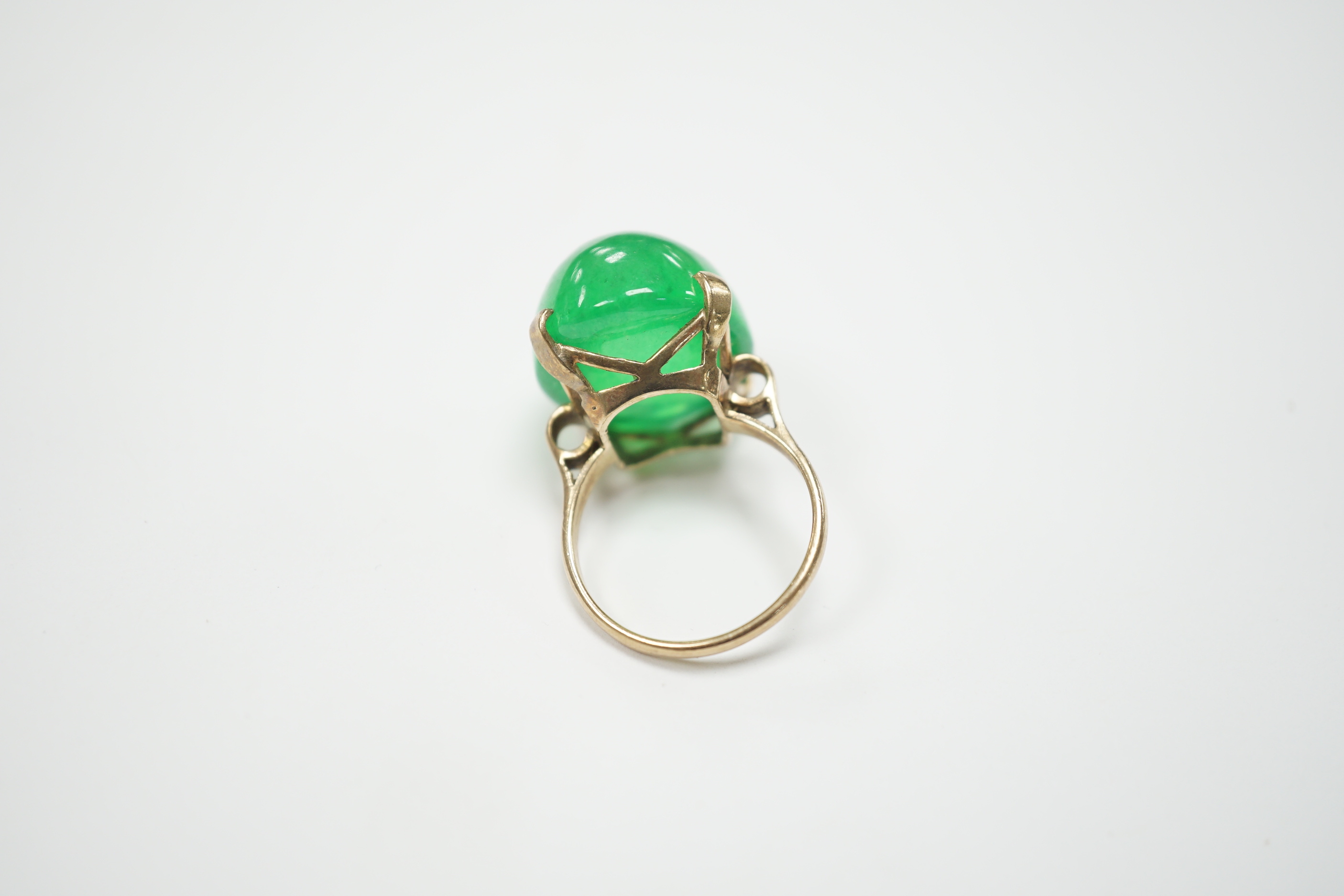 A 9ct and large cabochon oval jade set ring, size P/Q, gross weight 11.6 grams, the stone - Image 4 of 4