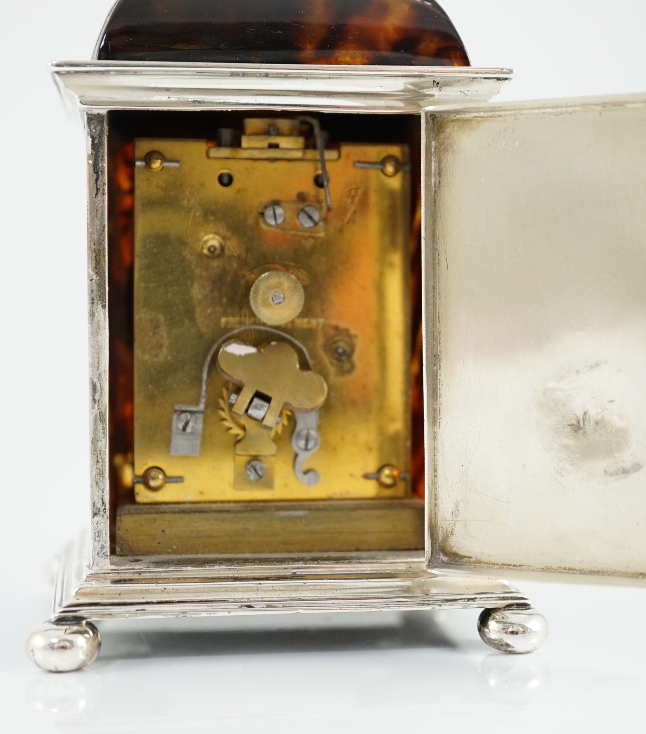 A George V silver and tortoiseshell pique mounted carriage timepiece, by William Comyns, with Arabic - Image 4 of 7