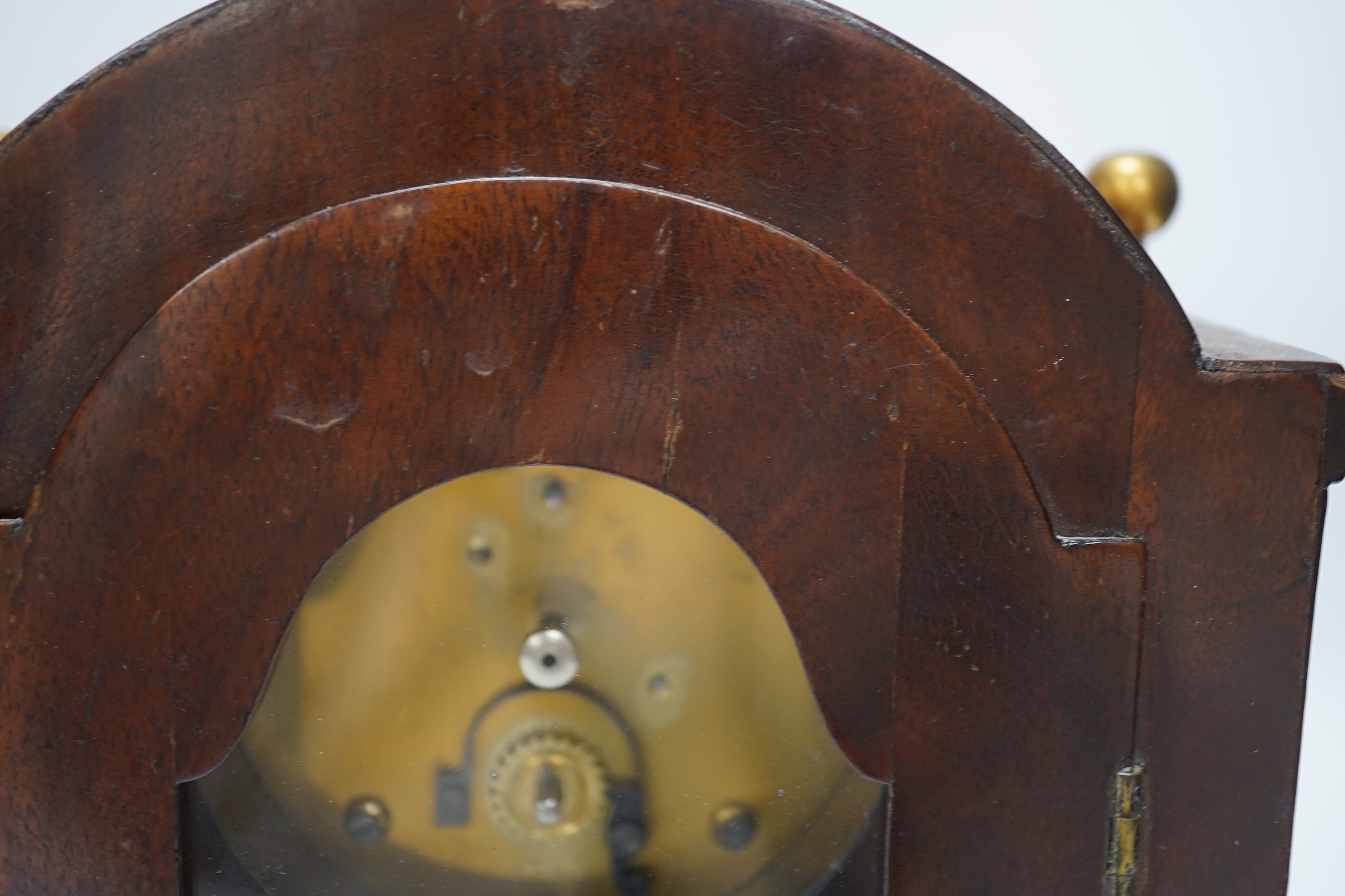 An Edwardian mahogany shell inlay mantel timepiece, 25cm - Image 5 of 7