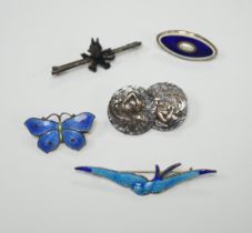 A Norwegian 925S and two colour enamel oval brooch, 28mm, a sterling and three colour enamel