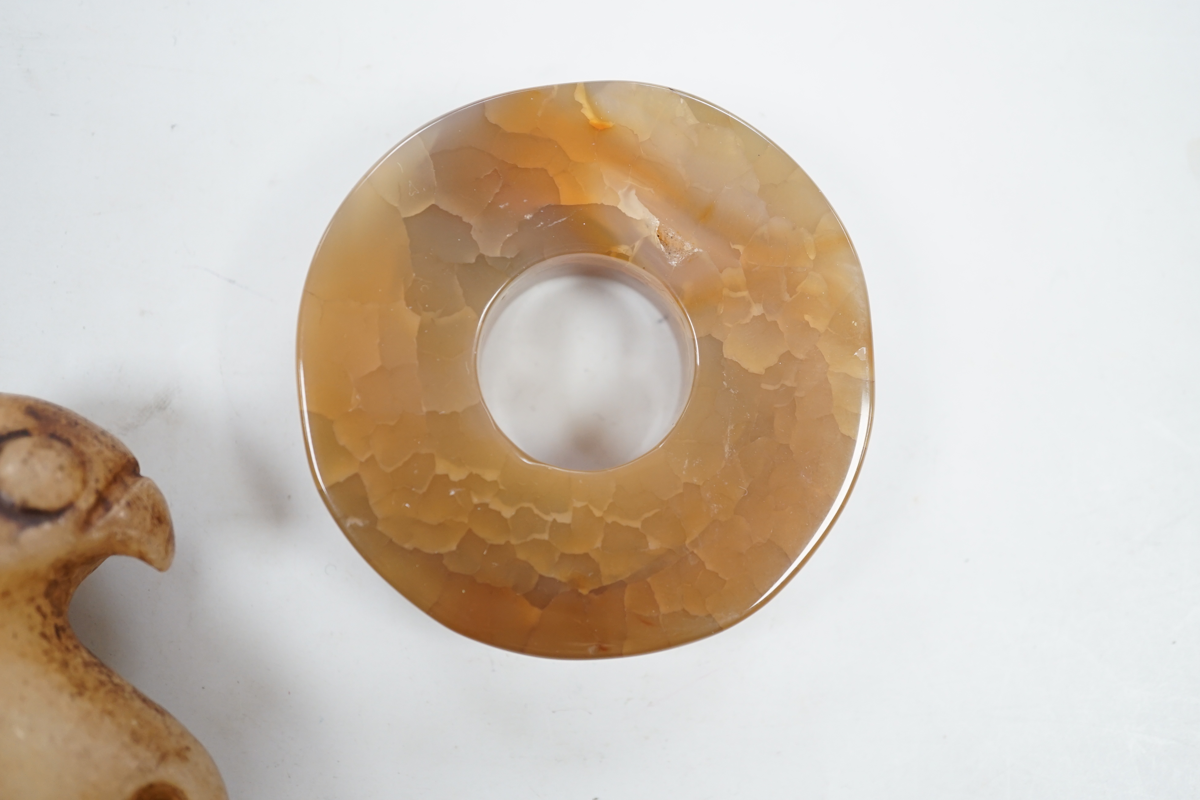 A Chinese agate bi disc and an archaistic jade eagle, 8.5cm - Image 2 of 5