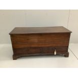 An early 19th century oak mule chest, width 123cm, depth 52cm, height 60cm