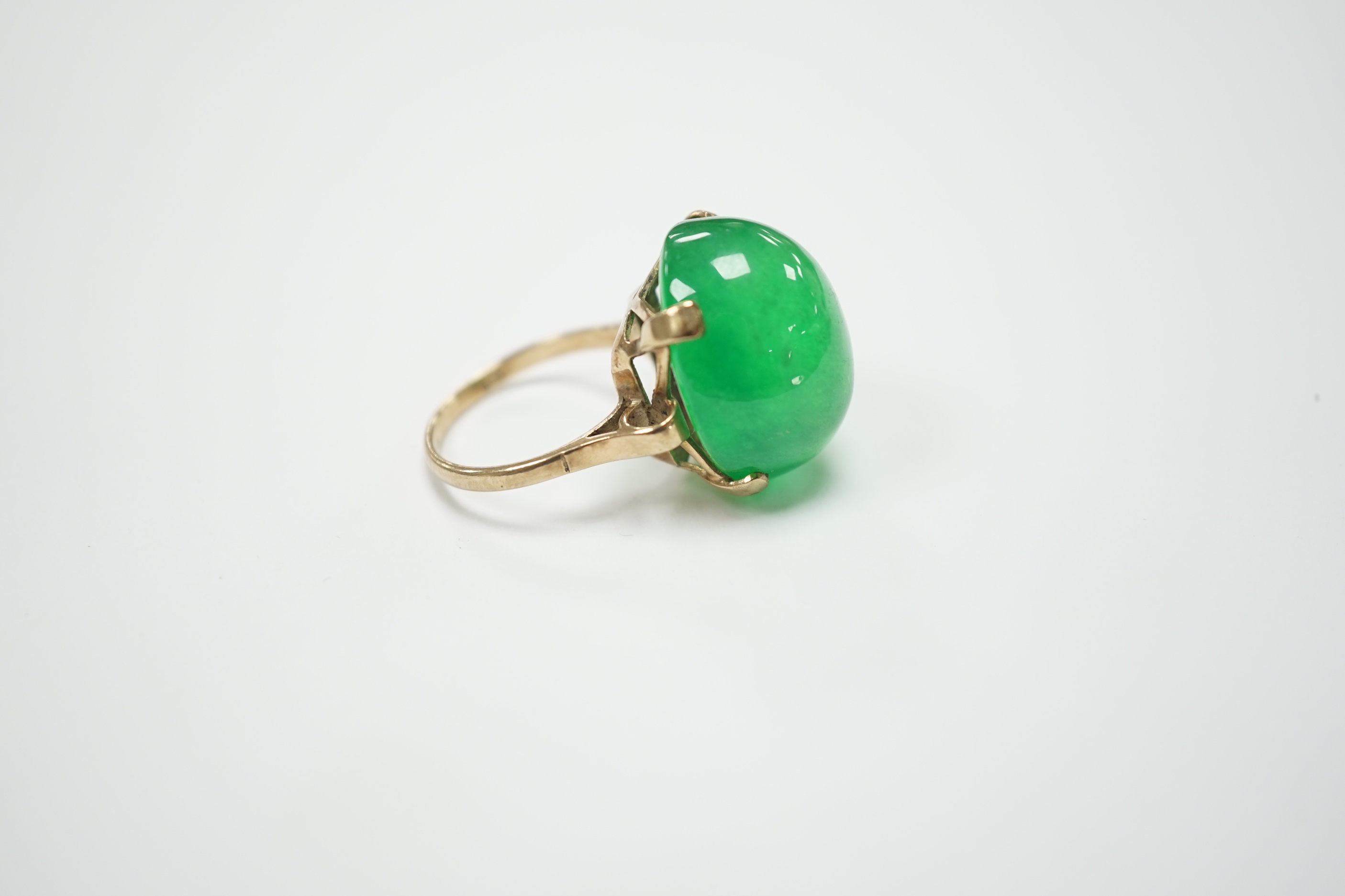 A 9ct and large cabochon oval jade set ring, size P/Q, gross weight 11.6 grams, the stone - Image 3 of 4
