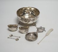 An early 20th century Austro-Hungarian white metal bowl, diameter 13.5cm, a pair of small silver