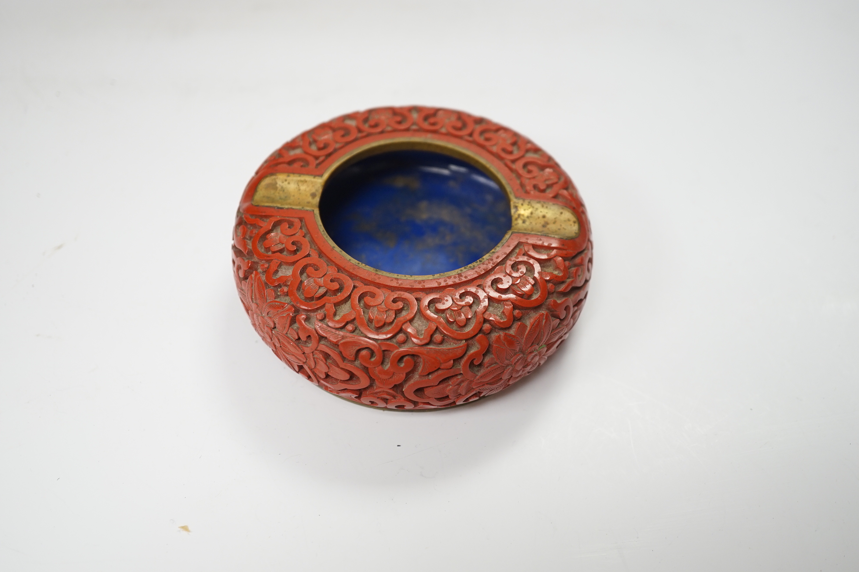 Three Chinese cinnabar lacquer items, a vase, an ashtray and a lidded box, vase 16.5cm - Image 3 of 10