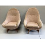 Two Greaves and Thomas egg chairs, width 70cm, depth 76cm, height 96cm