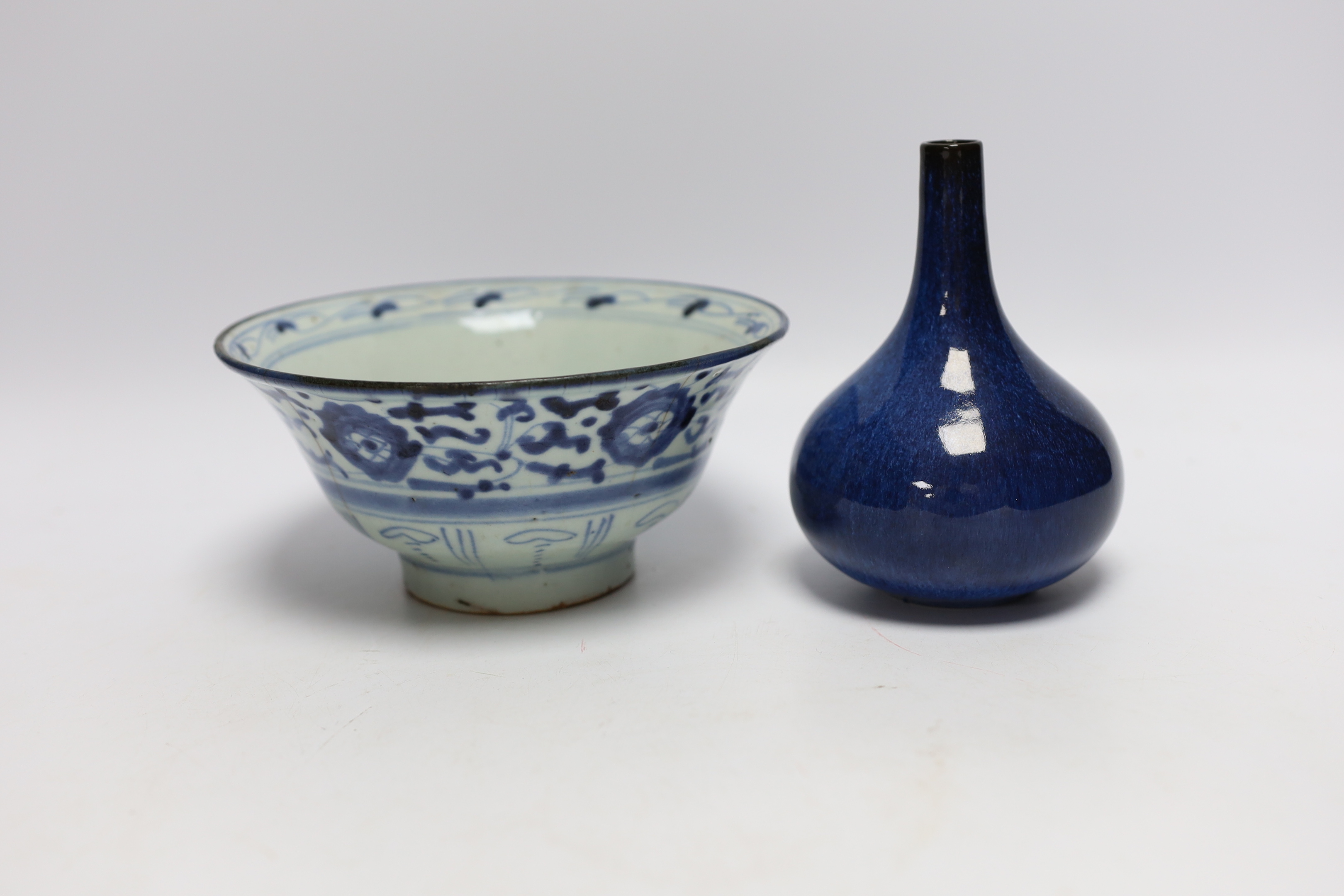 A Chinese blue and white bowl and a vase, largest 17cm in diameter - Image 2 of 4