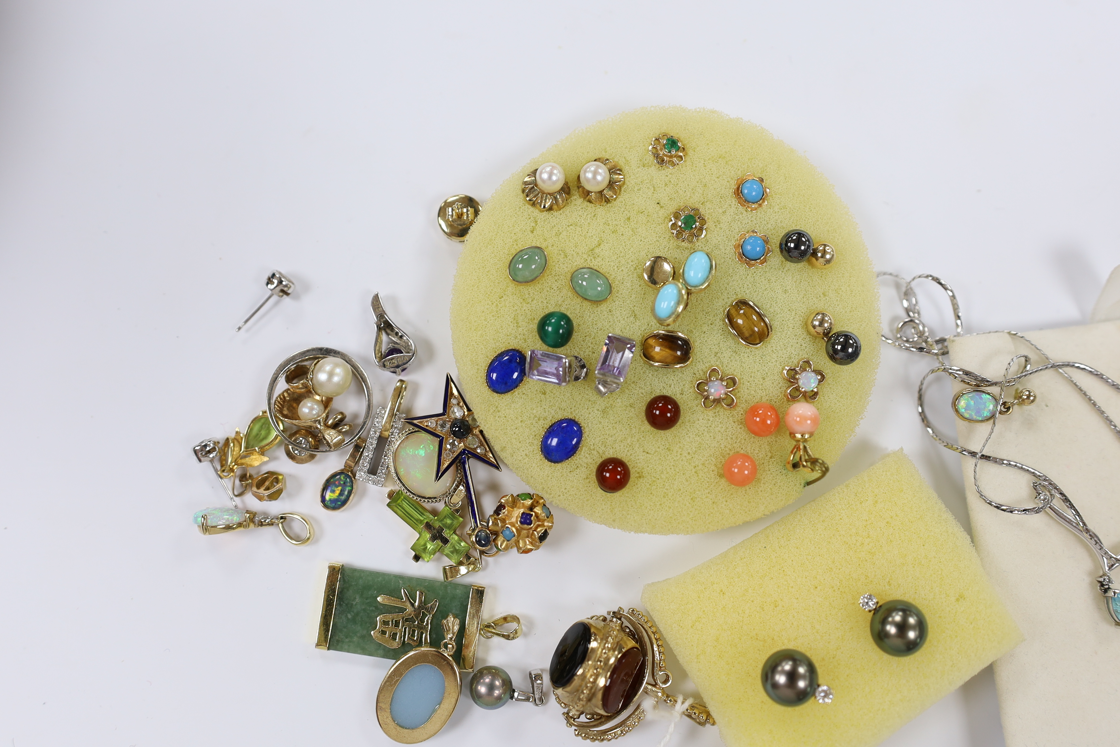 A quantity of mainly modern 9ct gold or yellow metal and gem set jewellery, including earrings, - Image 3 of 3