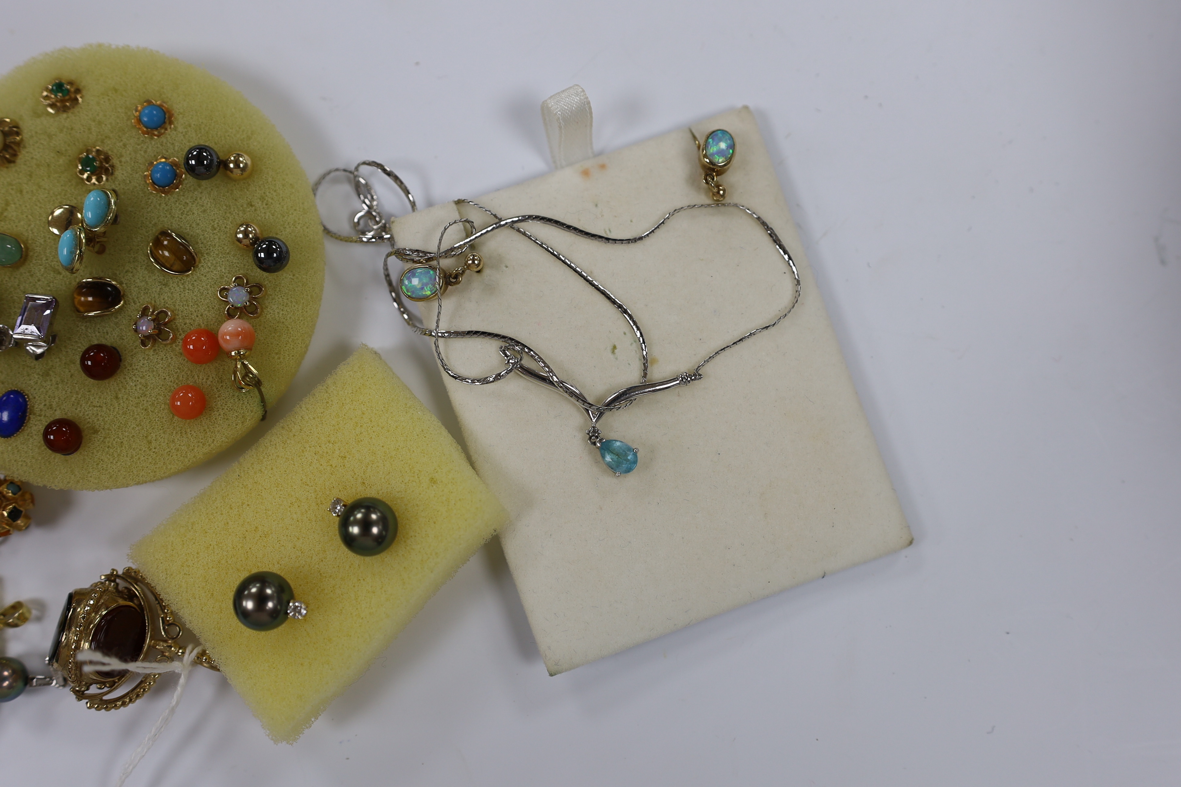 A quantity of mainly modern 9ct gold or yellow metal and gem set jewellery, including earrings, - Image 2 of 3