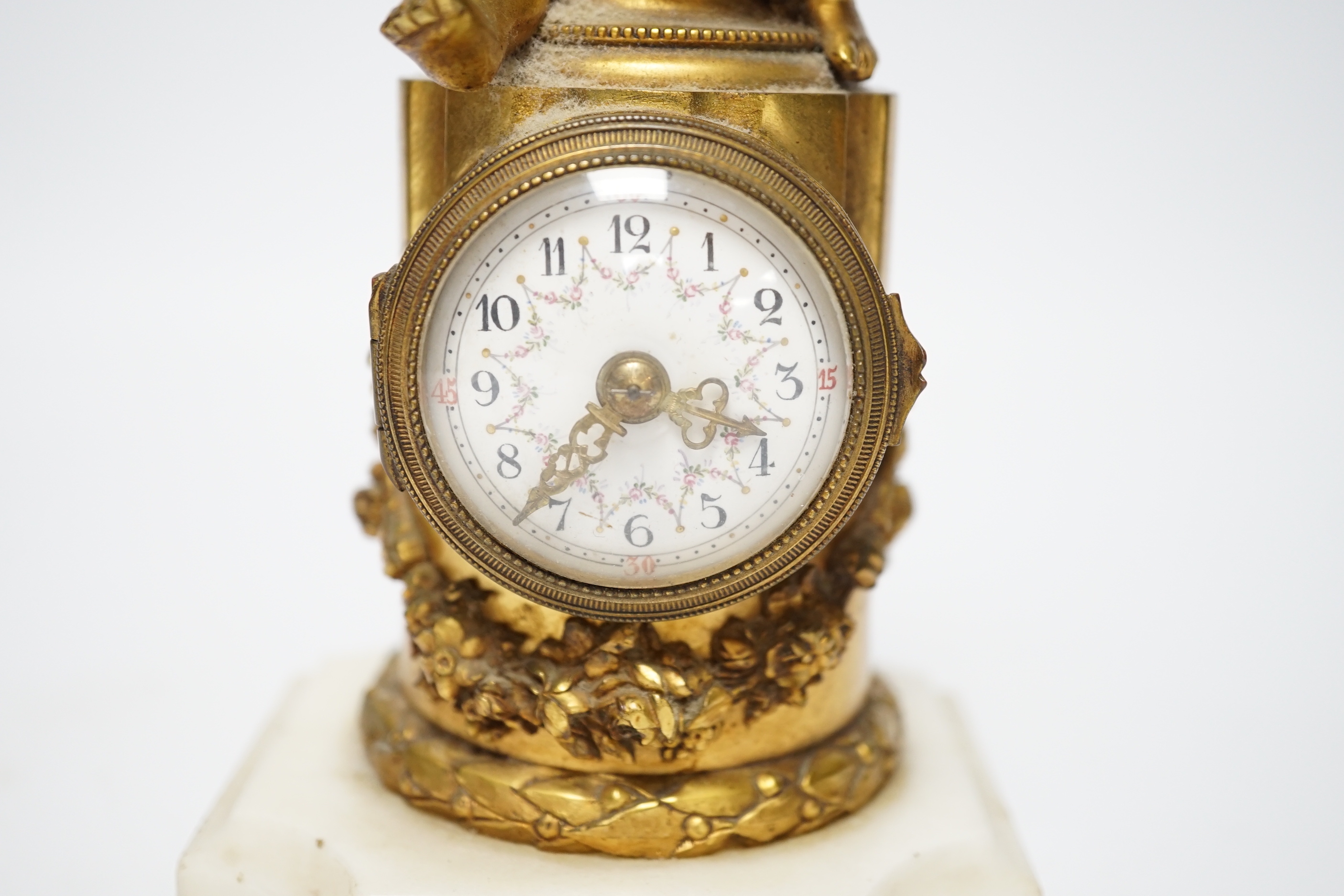 An early 20th century French ormolu and marble putto mantel timepiece, 21cm - Image 7 of 10