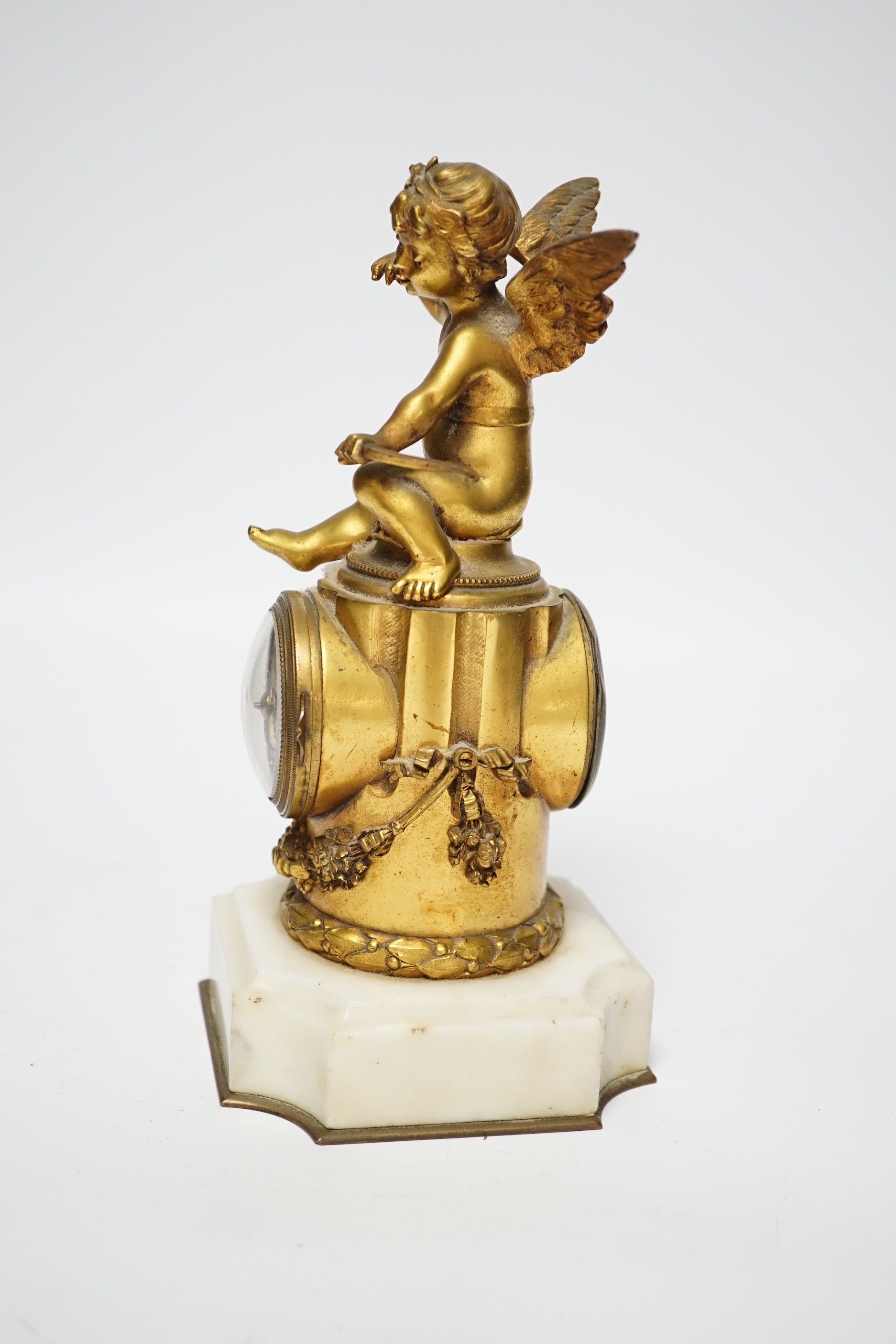 An early 20th century French ormolu and marble putto mantel timepiece, 21cm - Image 8 of 10