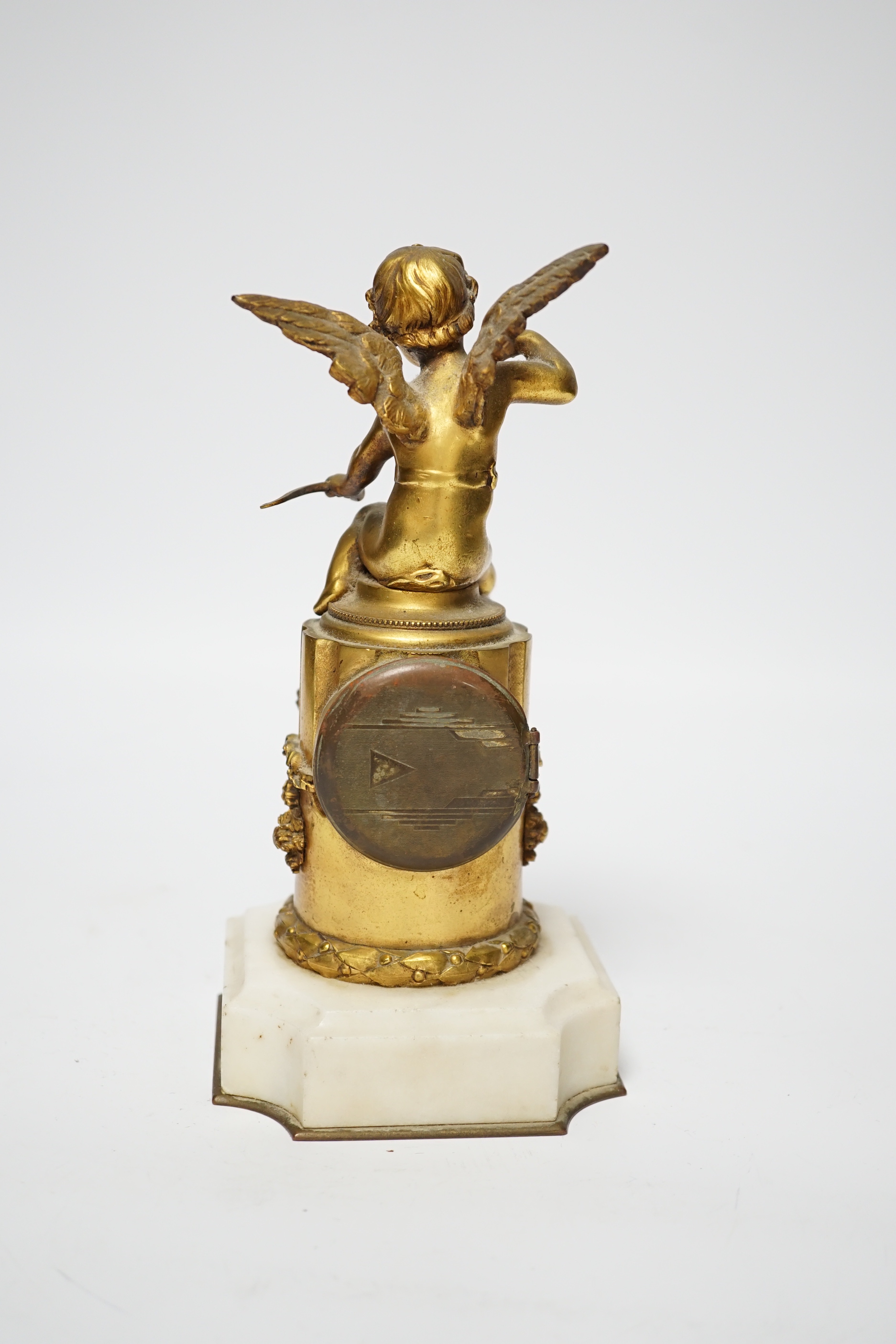 An early 20th century French ormolu and marble putto mantel timepiece, 21cm - Image 4 of 10