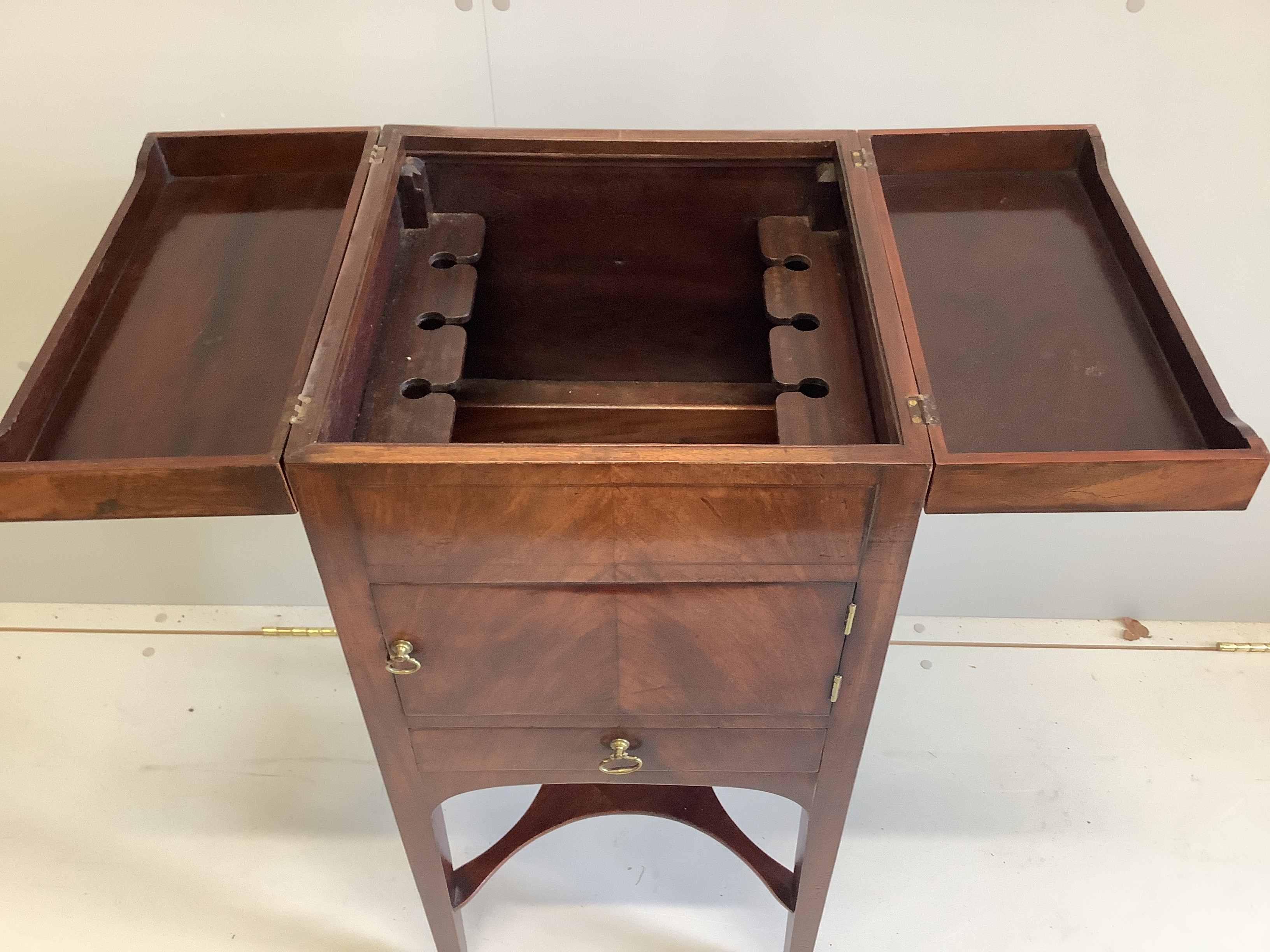 A George III mahogany enclosed washstand, width 40cm, depth 40cm, height 89cm - Image 2 of 2