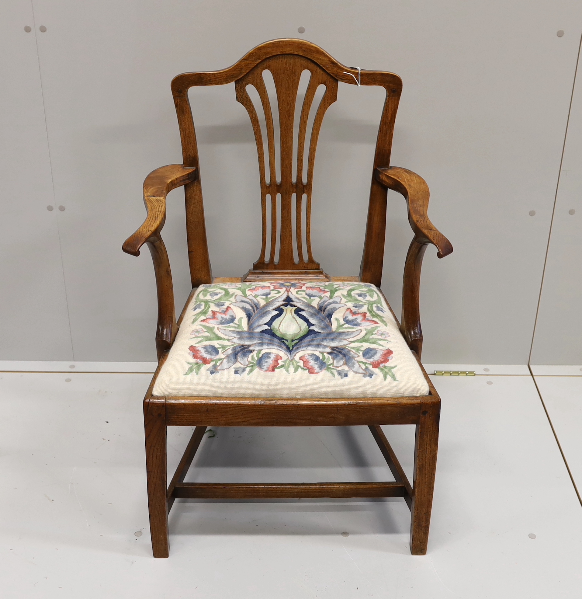 A George III provincial elm elbow chair, width 58cm, depth 45cm, height 94cm - Image 2 of 5