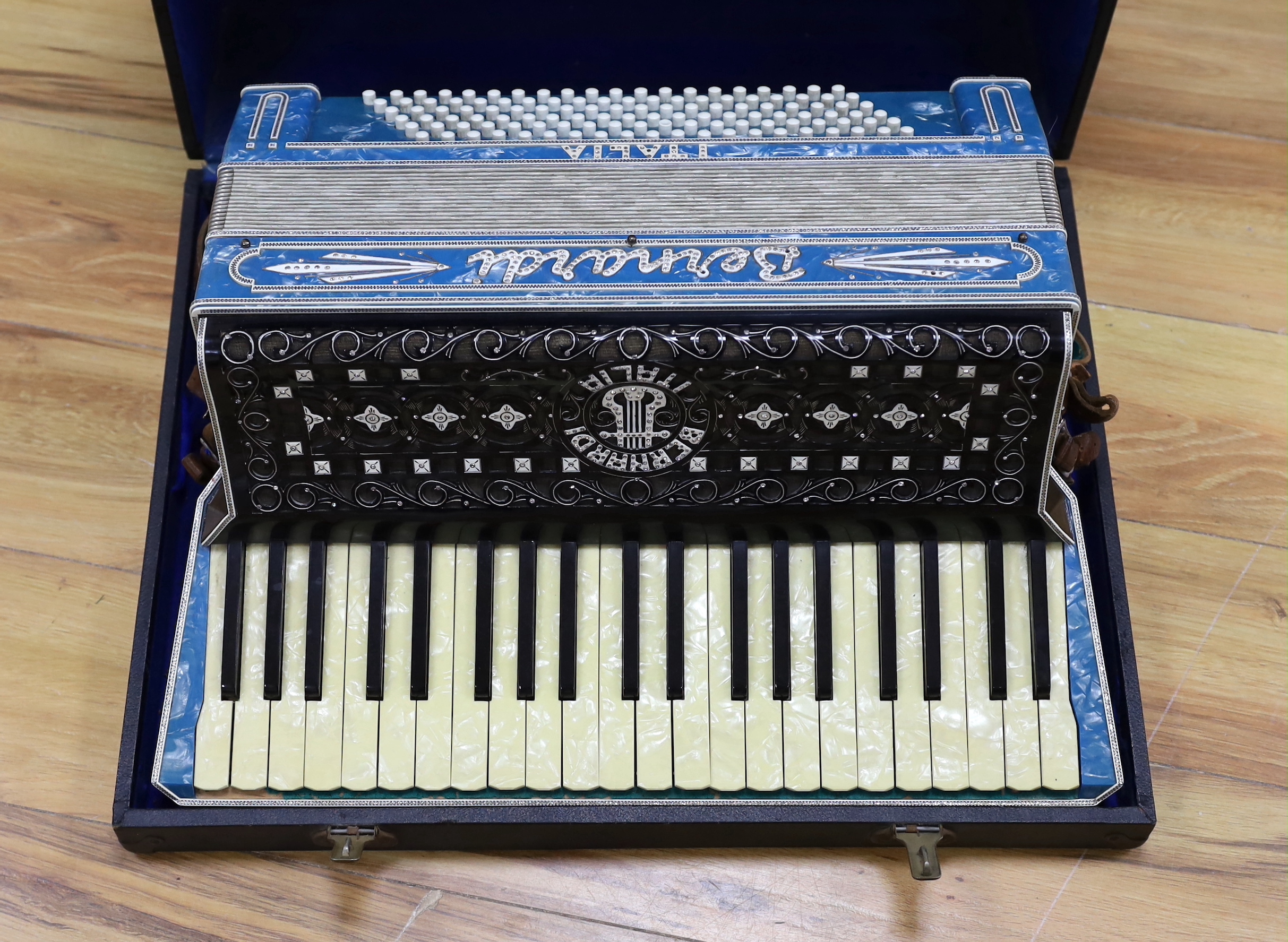 A cased Bernadi piano accordion - Image 2 of 6