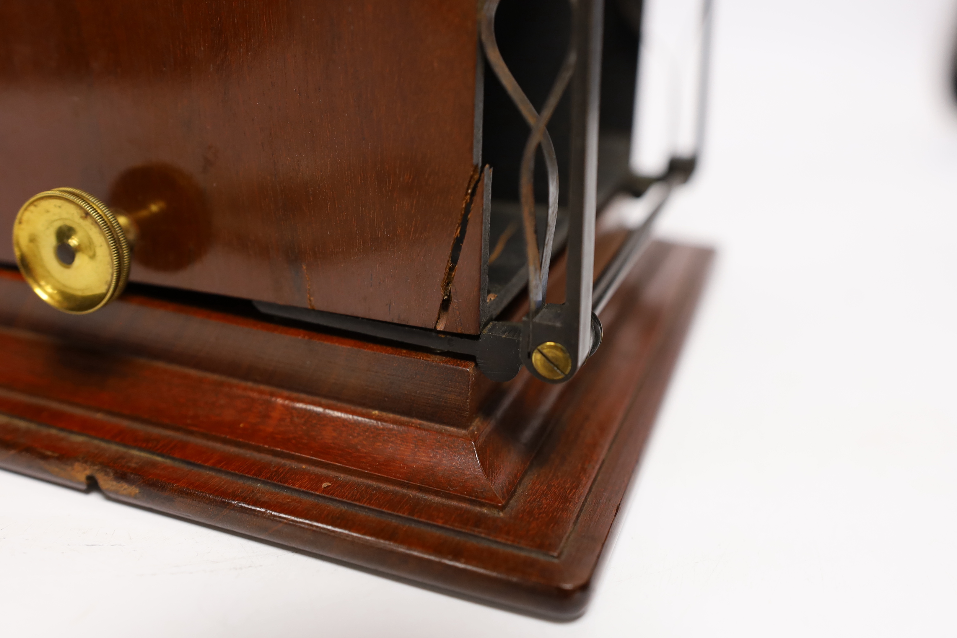 A Smith, Beck & Beck mahogany and brass stereoscope, c. 1860, 20.5cm x 18.5cm x 13.5cm (a.f.) - Image 5 of 7