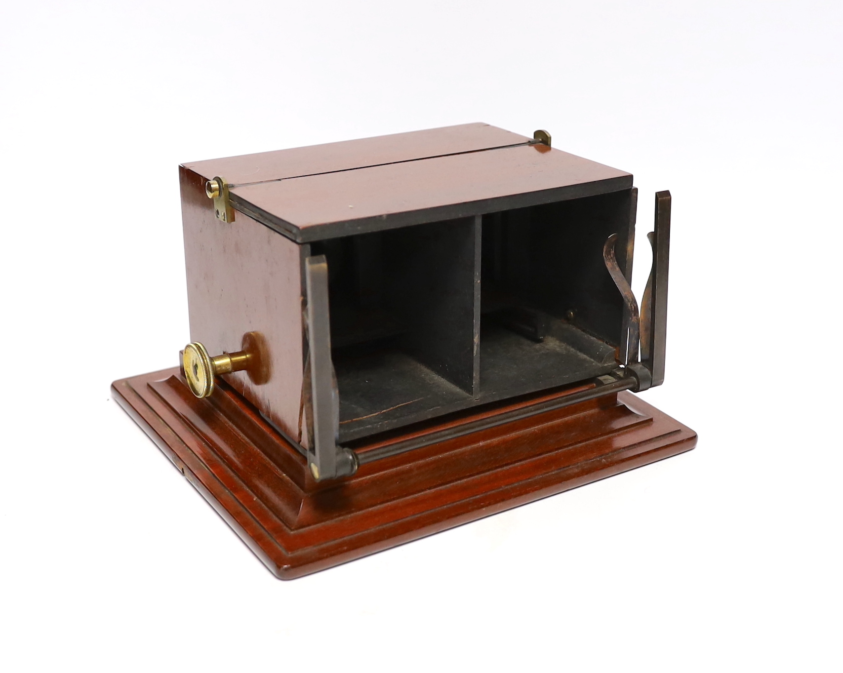 A Smith, Beck & Beck mahogany and brass stereoscope, c. 1860, 20.5cm x 18.5cm x 13.5cm (a.f.) - Image 3 of 7