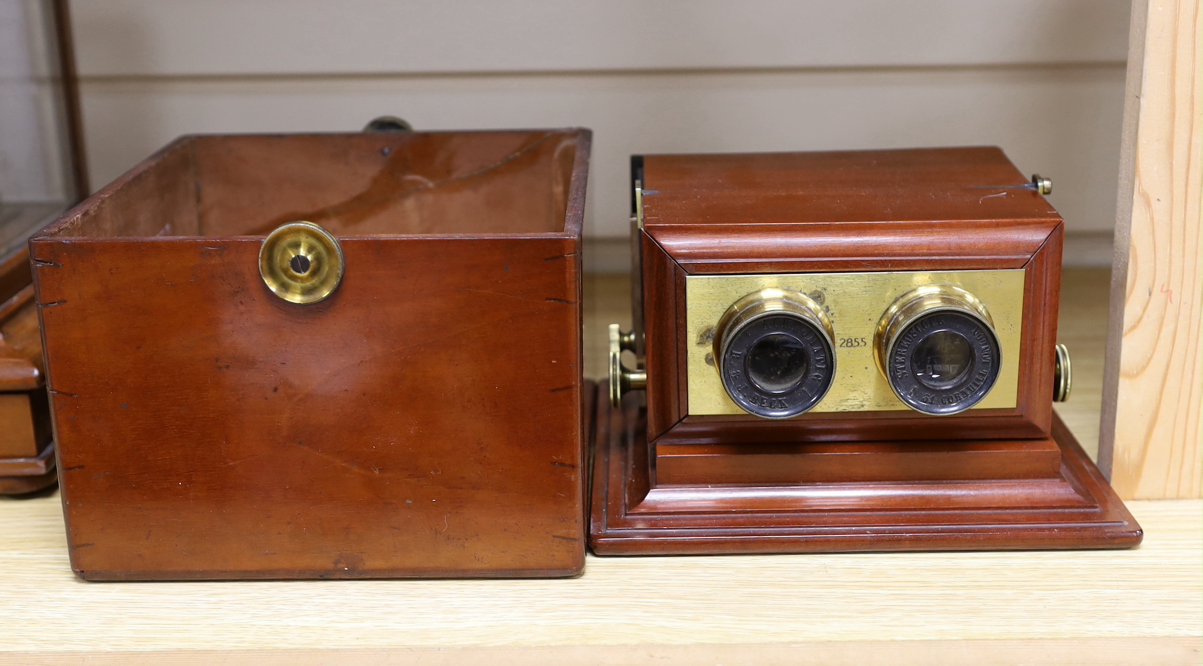 A Smith, Beck & Beck mahogany and brass stereoscope, c. 1860, 20.5cm x 18.5cm x 13.5cm (a.f.) - Image 7 of 7