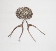 Two pairs of Edwardian silver wishbone shaped sugar nips, both by Levi & Salaman, Birmingham, 1903