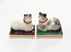 Two Derby porcelain models of recumbent cats on cushions, c.1825-35, 4.2 cm long