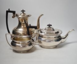 A George V silver coffee pot, teapot and sugar bowl, Fordham & Fordham, Sheffield, 1923. gross