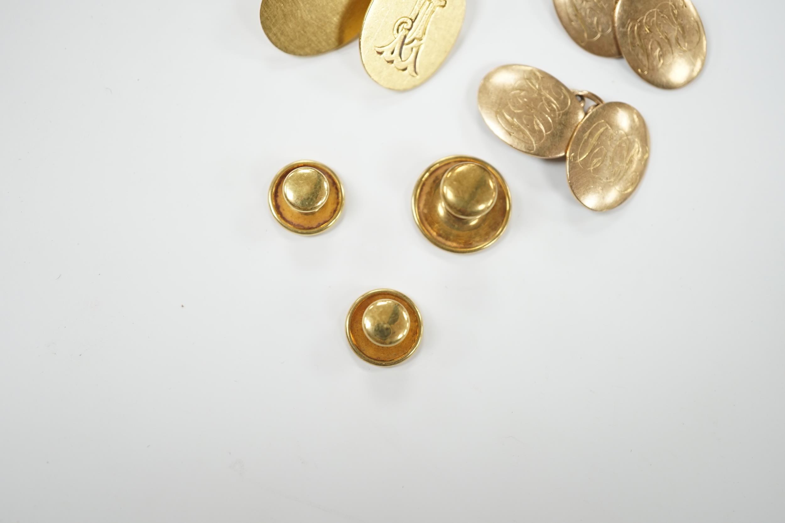A pair of 18ct gold oval cufflinks, with engraved monogram, three 18ct dress studs and a pair of 9ct - Image 4 of 5