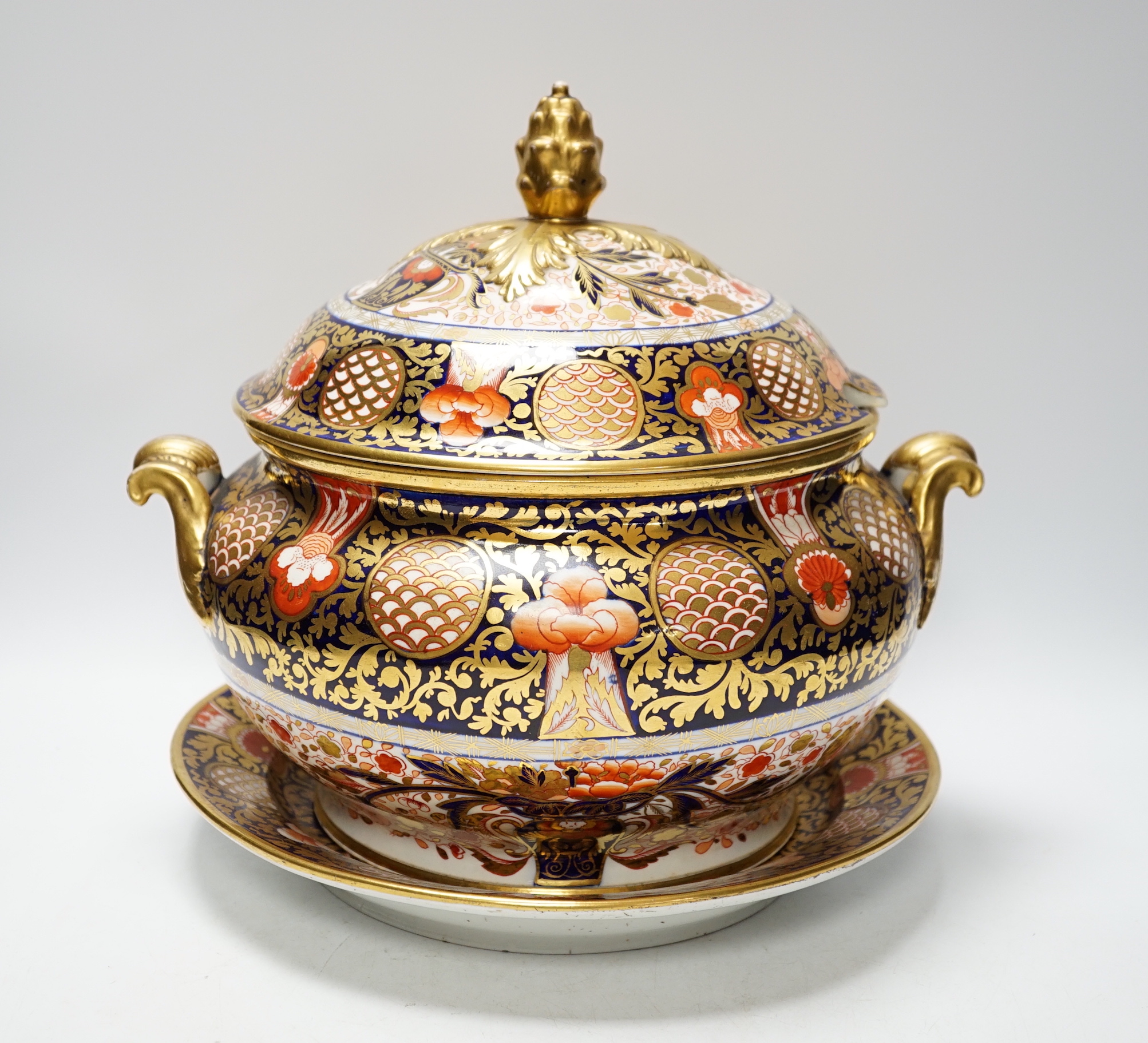 A soup tureen on stand with cover, ‘Japan pattern’, 29cm high