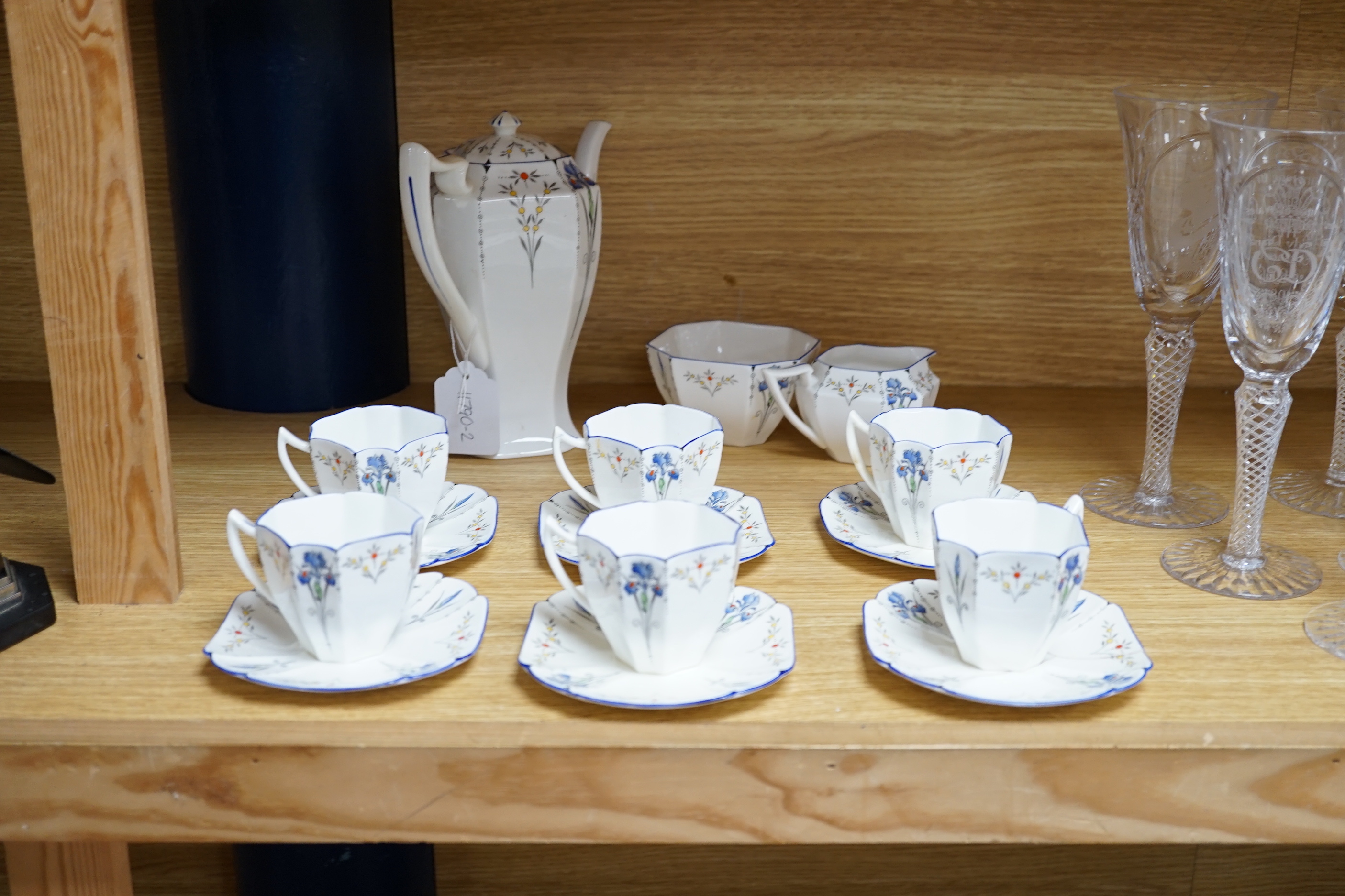 A Shelley Art Deco ‘Iris’ pattern six place coffee set - Image 4 of 4