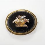 A Victorian yellow metal mounted micro-mosaic brooch decorated with Pliny doves, 3.75cm