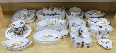 A quantity of Worcester ‘Evesham’ pattern dinner ware