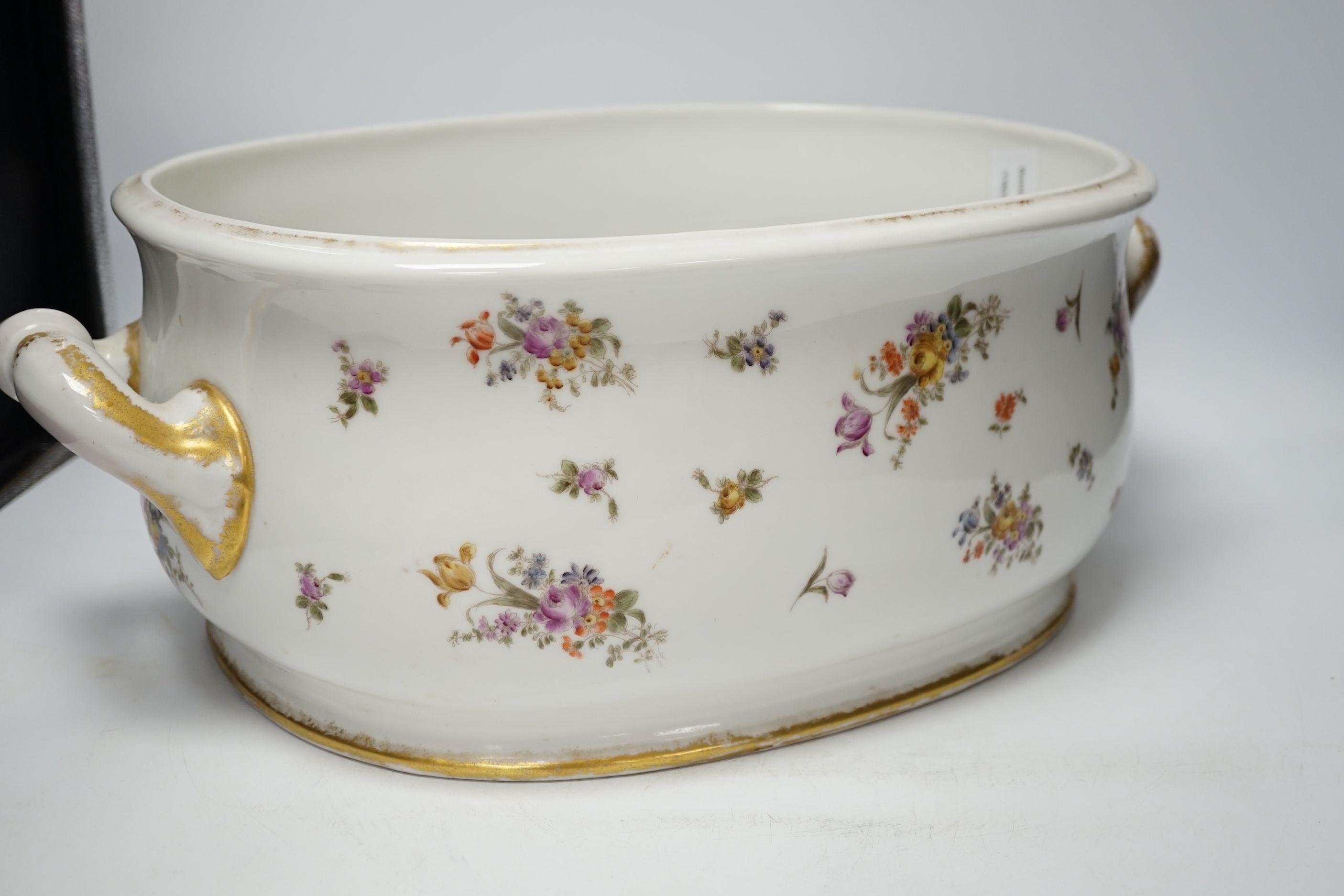 An Edwardian porcelain floral and gilt decorated foot bath, top 40cm wide not including handles - Image 3 of 5