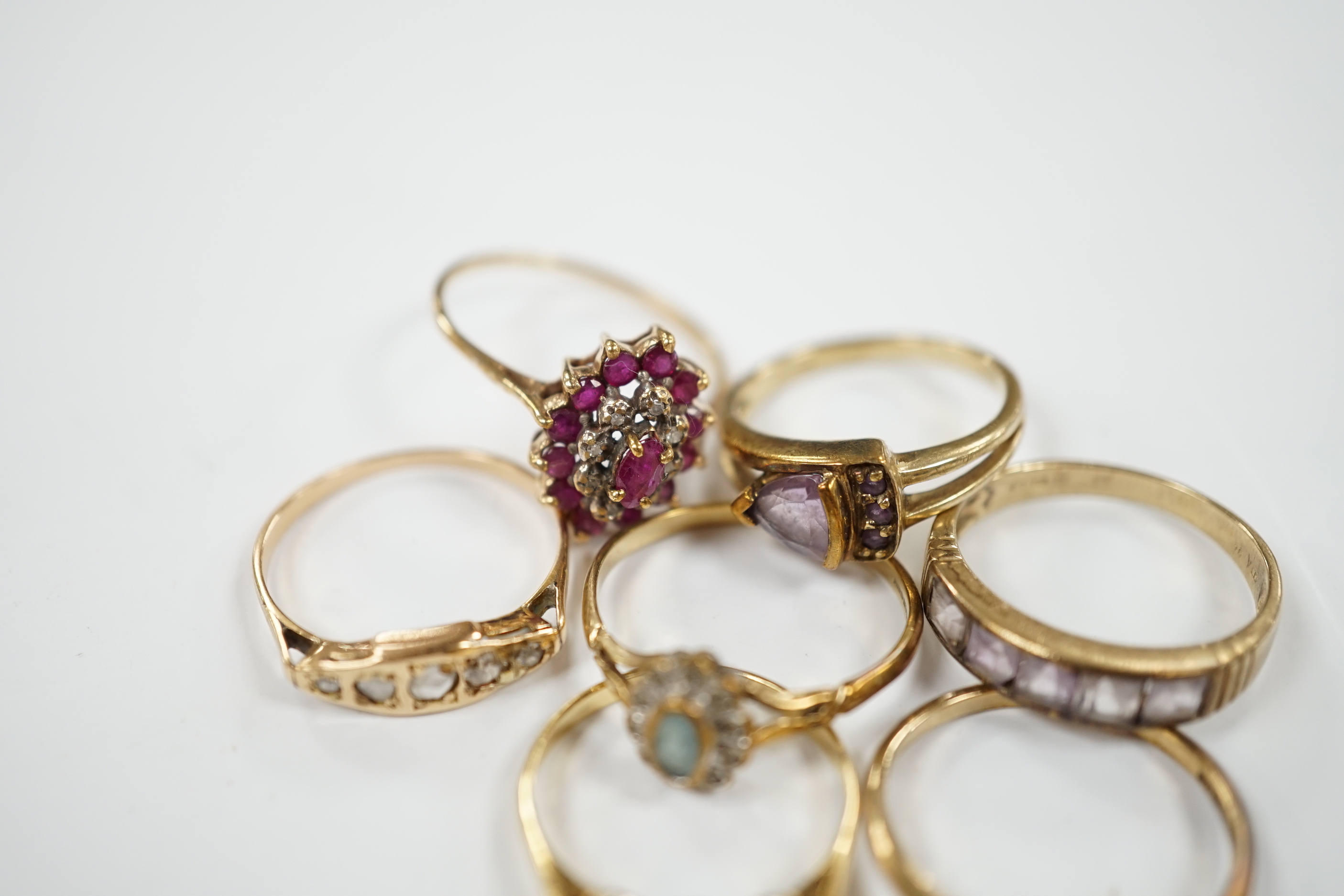 Seven assorted mainly modern 9ct gold and gem set dress rings, including three stone diamond and - Image 6 of 7
