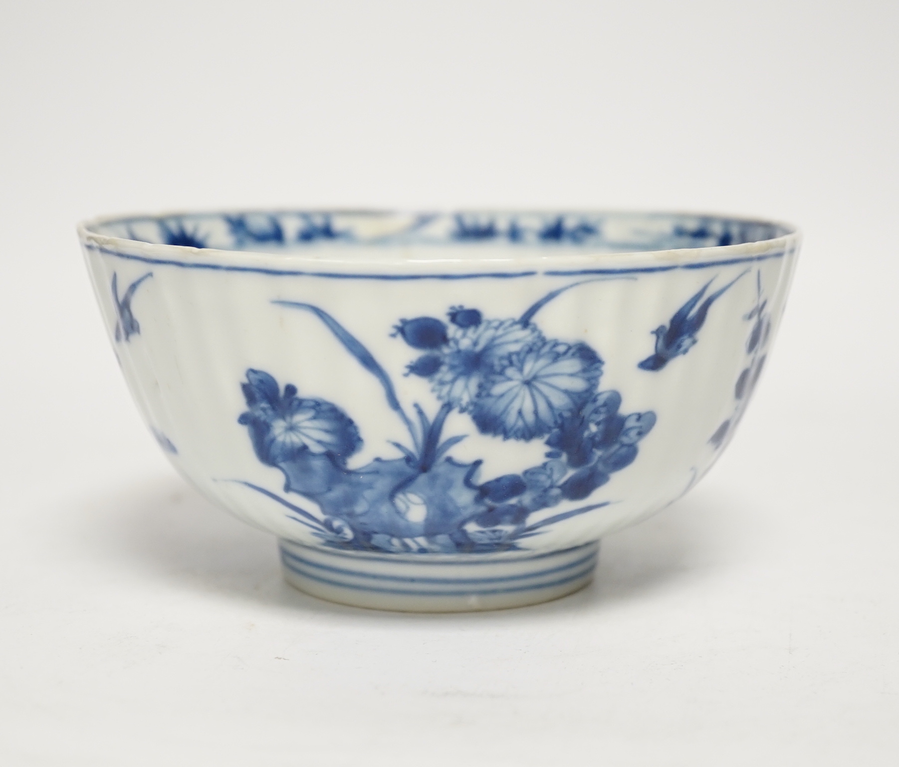 A Chinese Kangxi blue and white bowl, diameter 15cm