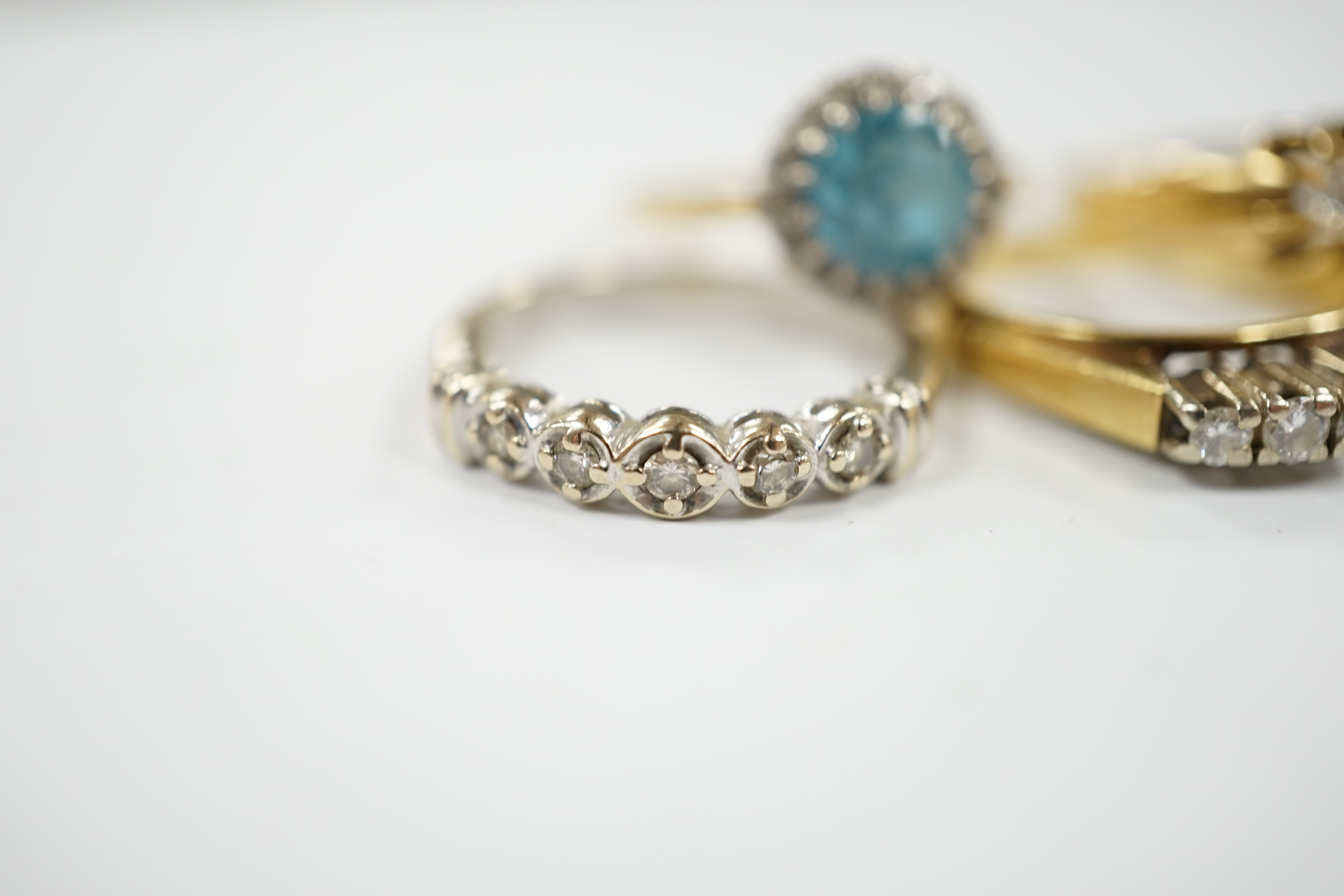Three assorted 18ct and gem set dress rings, including blue zircon and diamond chip and claw set - Image 2 of 7