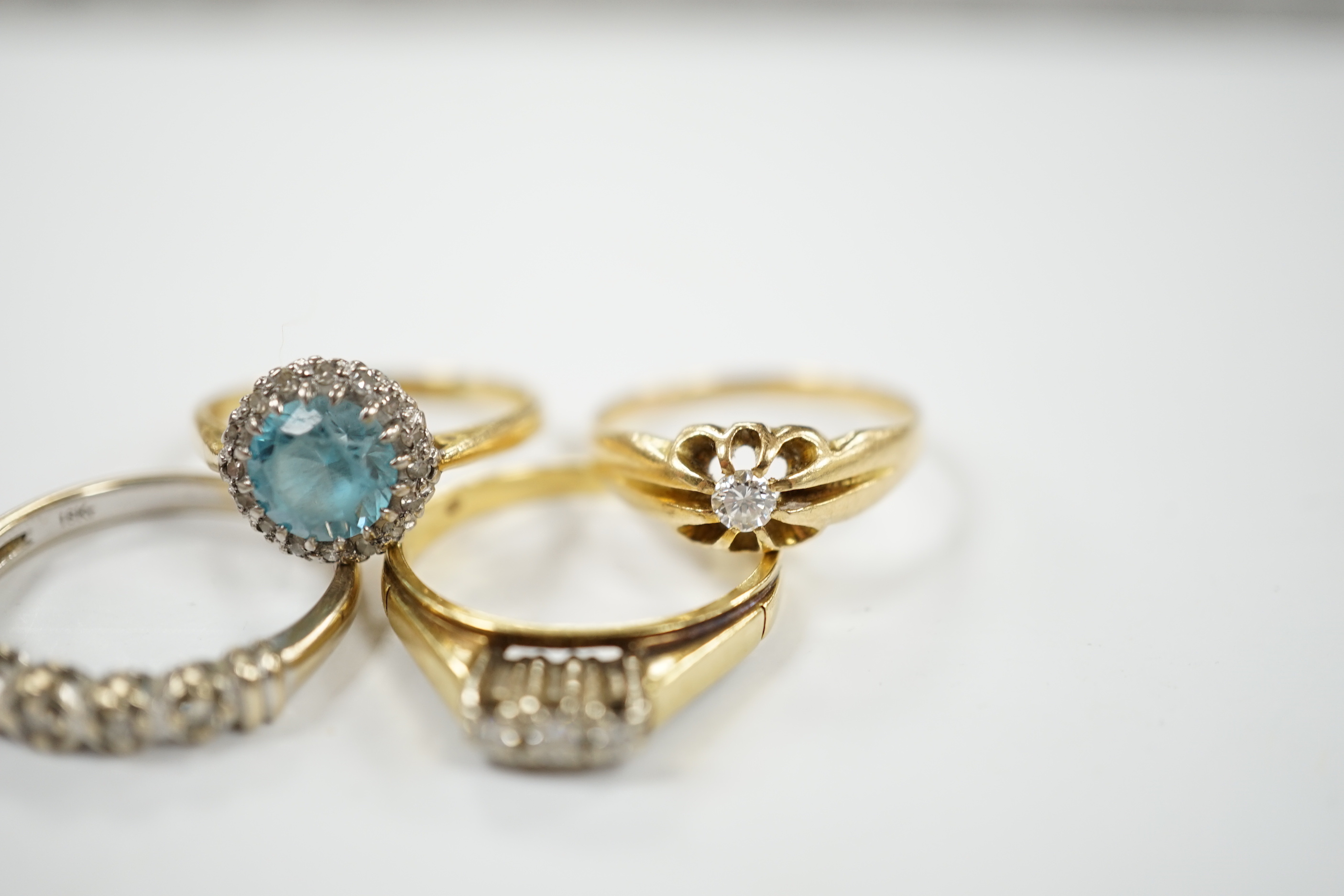 Three assorted 18ct and gem set dress rings, including blue zircon and diamond chip and claw set - Image 6 of 7