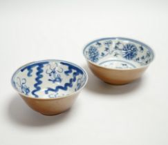 Two early 18th century Chinese Batavia ware café au lait bowls, 11cm diameter