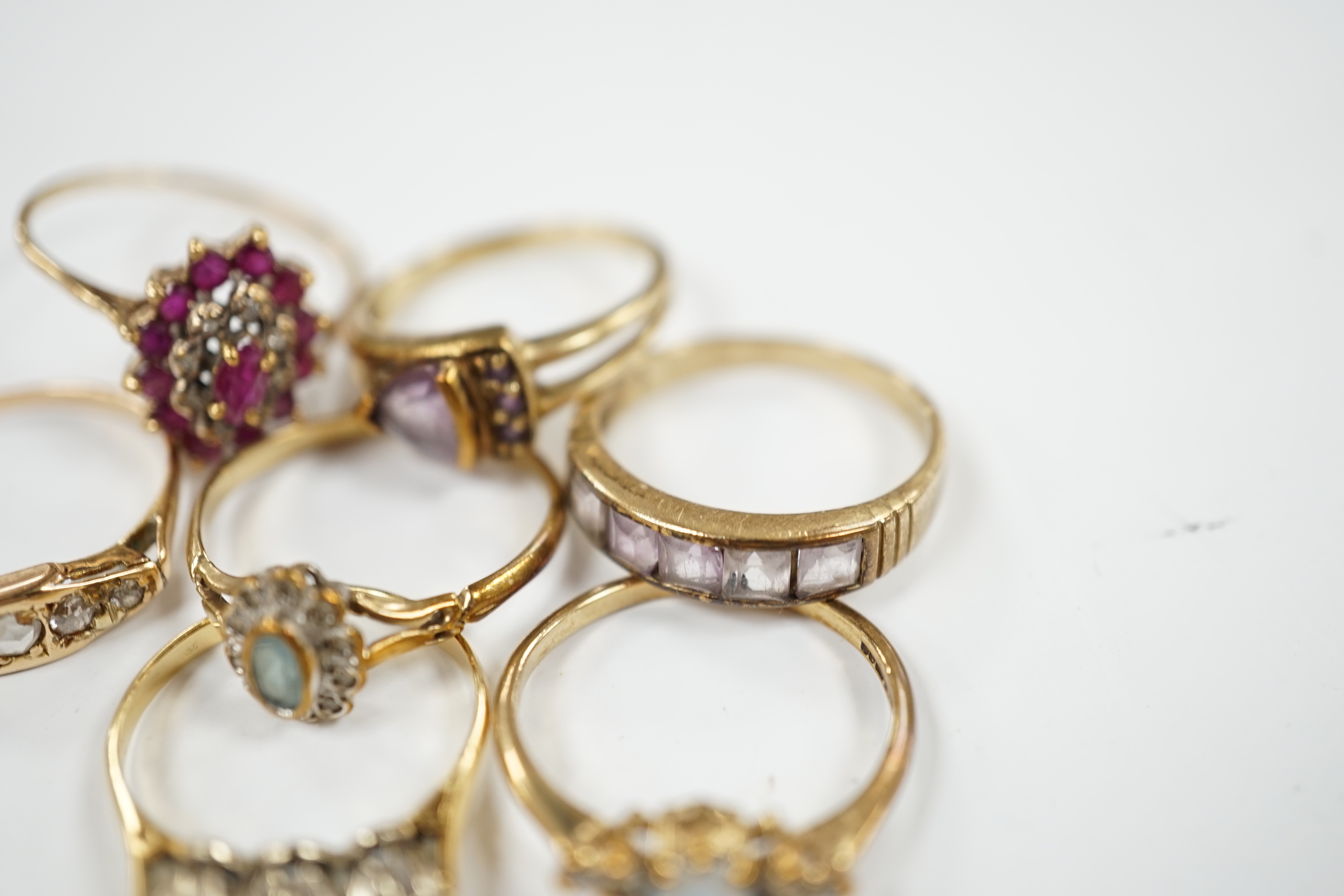 Seven assorted mainly modern 9ct gold and gem set dress rings, including three stone diamond and - Image 5 of 7