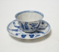 A Chinese Kangxi blue and white tea bowl and saucer, 10cm diameter