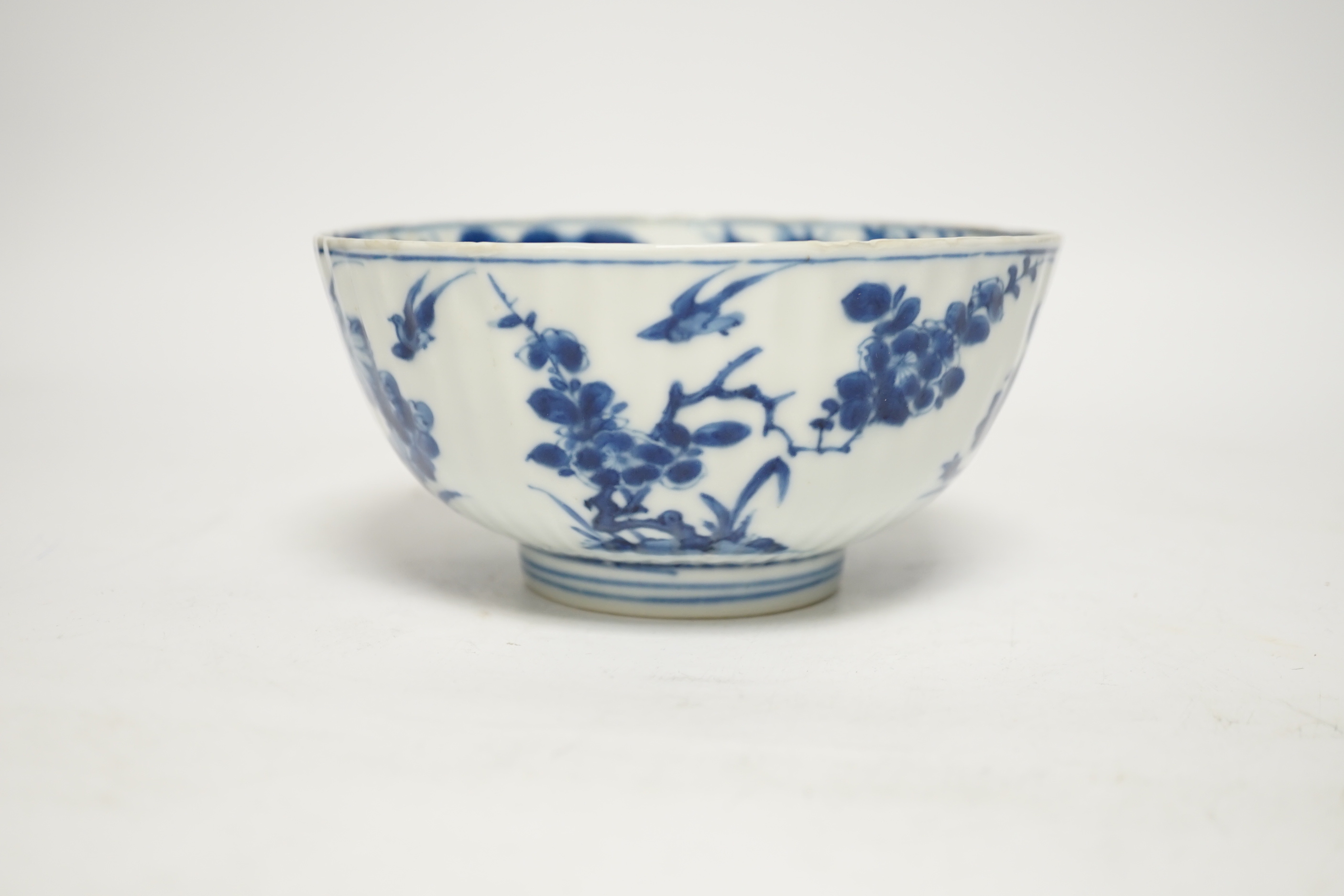 A Chinese Kangxi blue and white bowl, diameter 15cm - Image 2 of 5