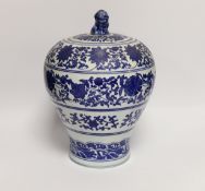 A Chinese blue and white floral vase and cover, 29cm high